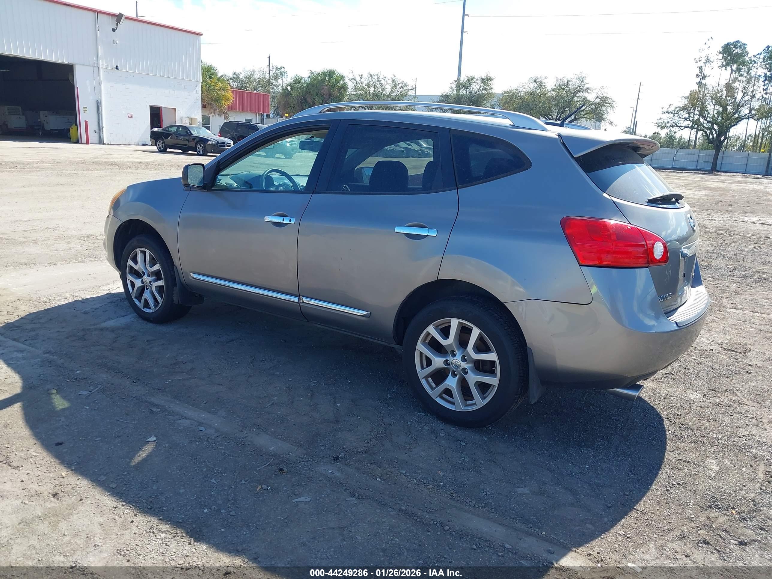 NISSAN ROGUE image 3