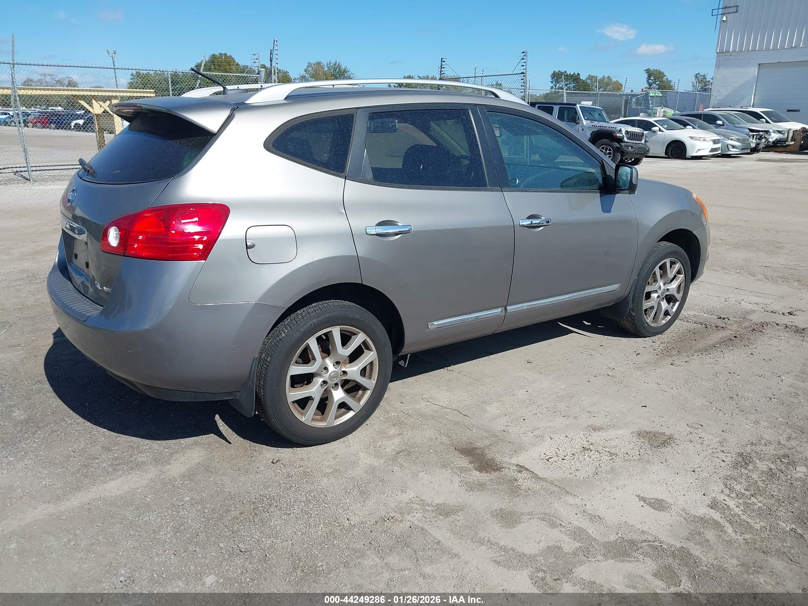 NISSAN ROGUE image 4