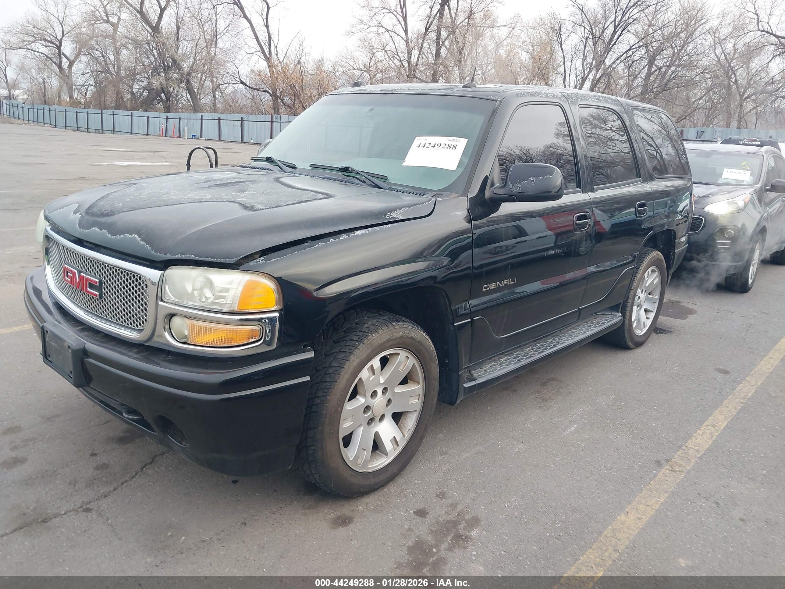 GMC YUKON image 2