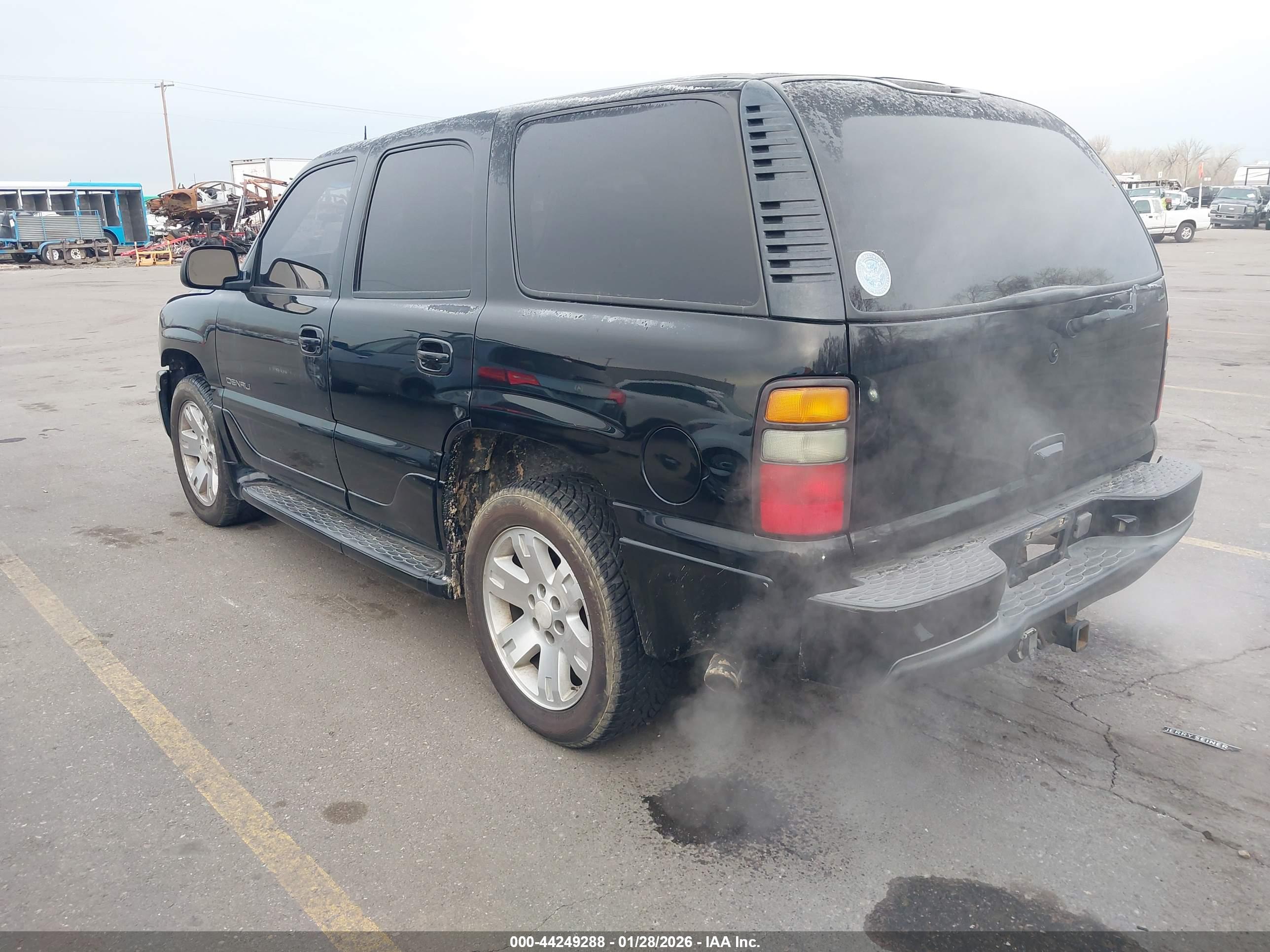 GMC YUKON image 3