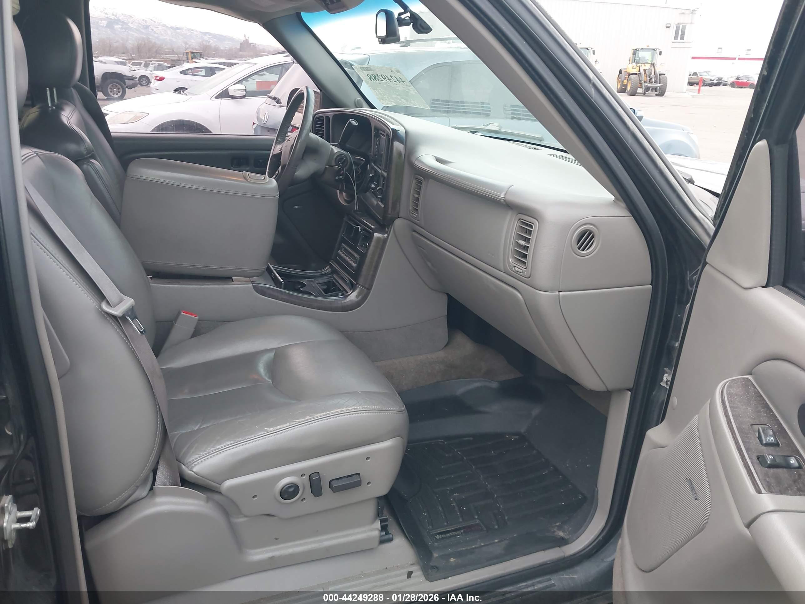 GMC YUKON image 5