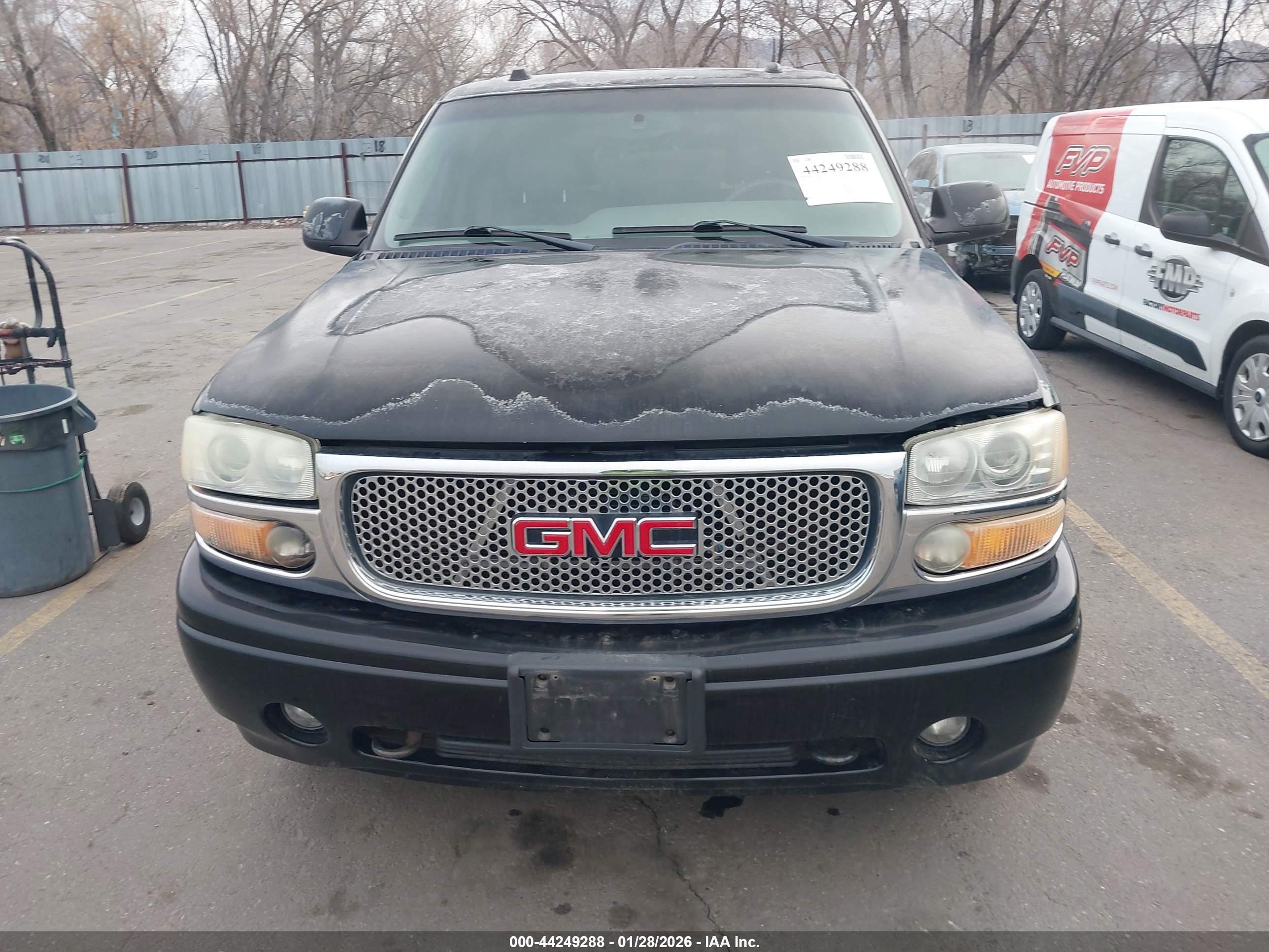 GMC YUKON image 6