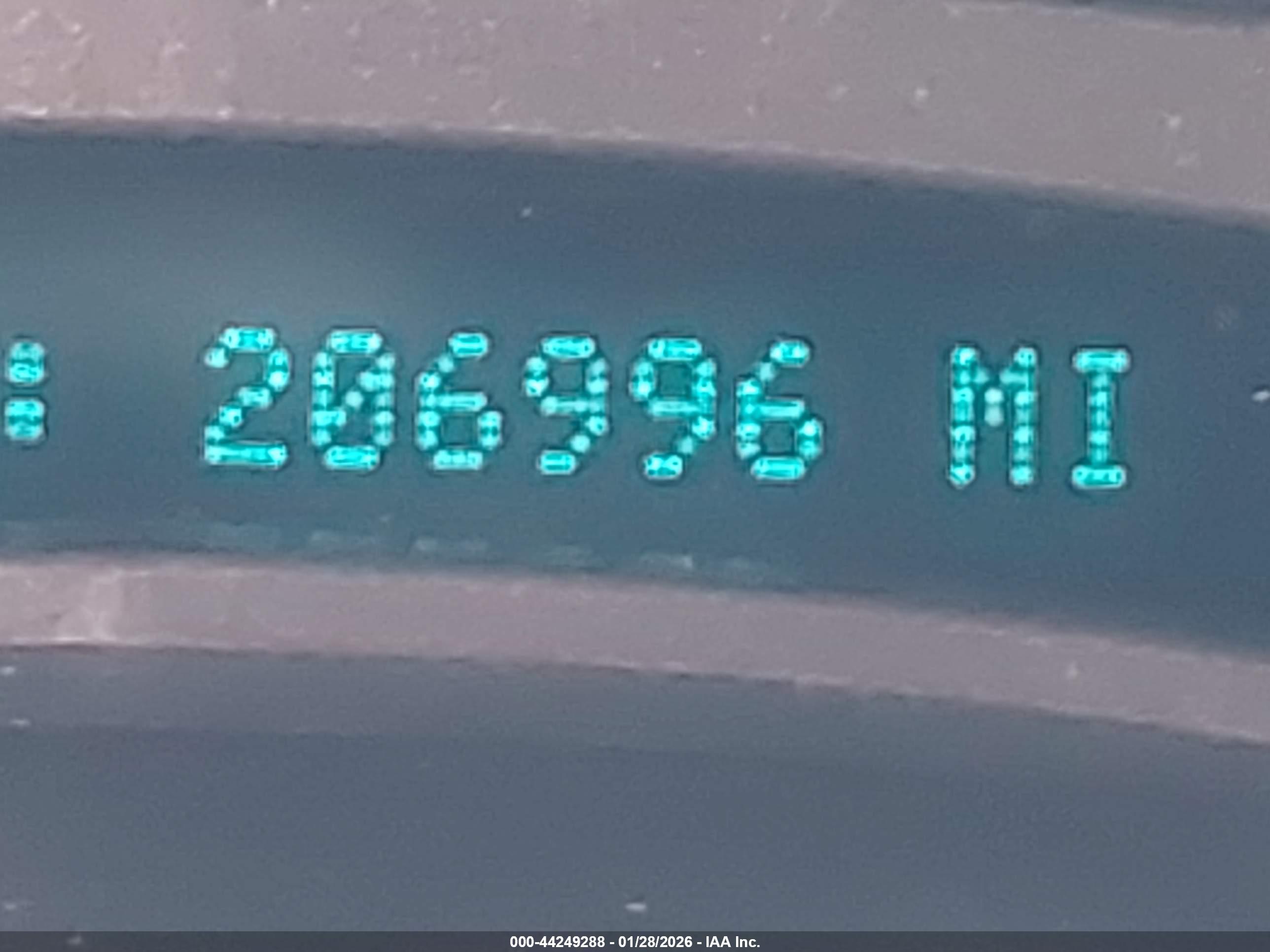 GMC YUKON image 7