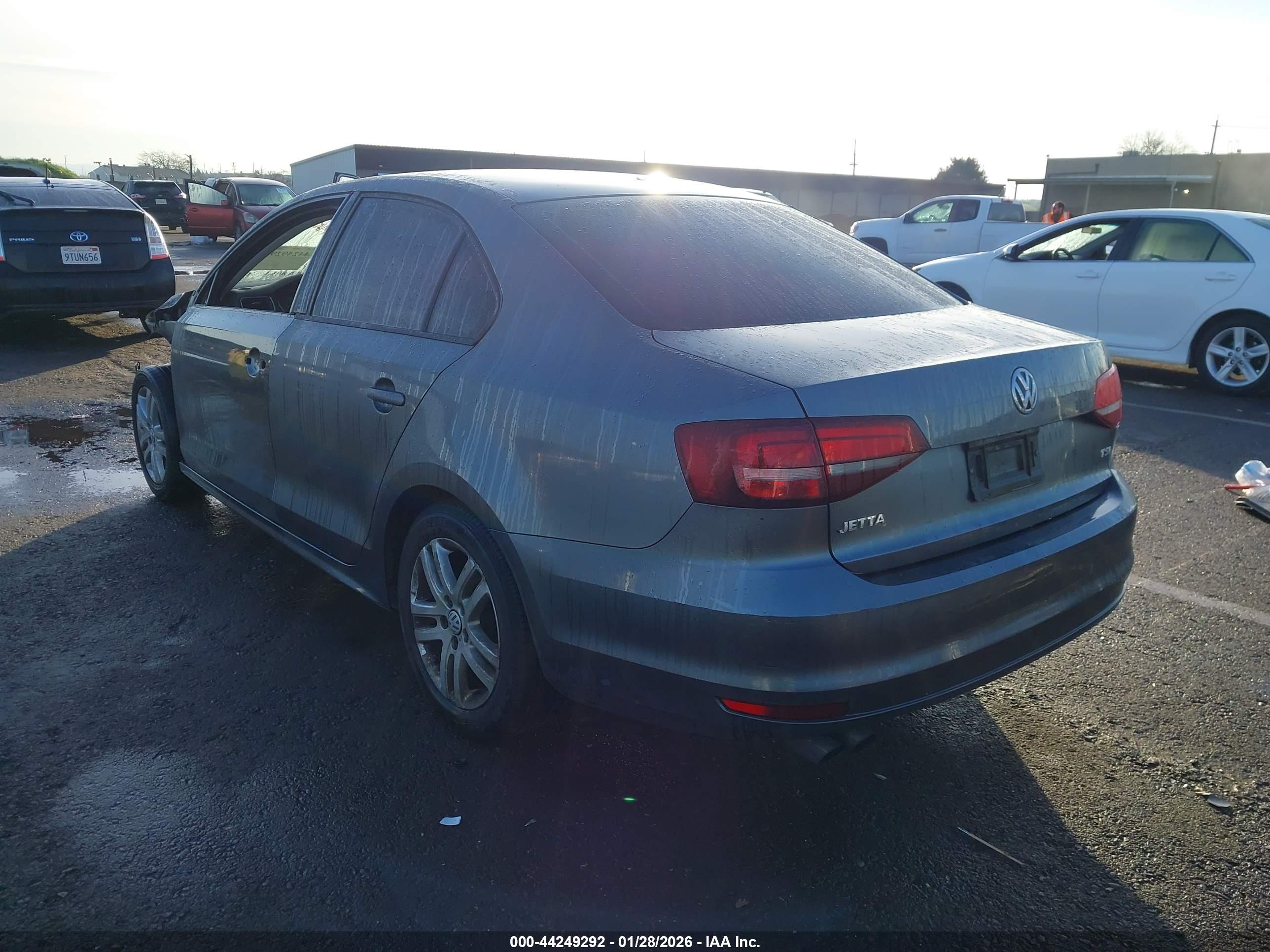 VOLKSWAGEN JETTA image 3