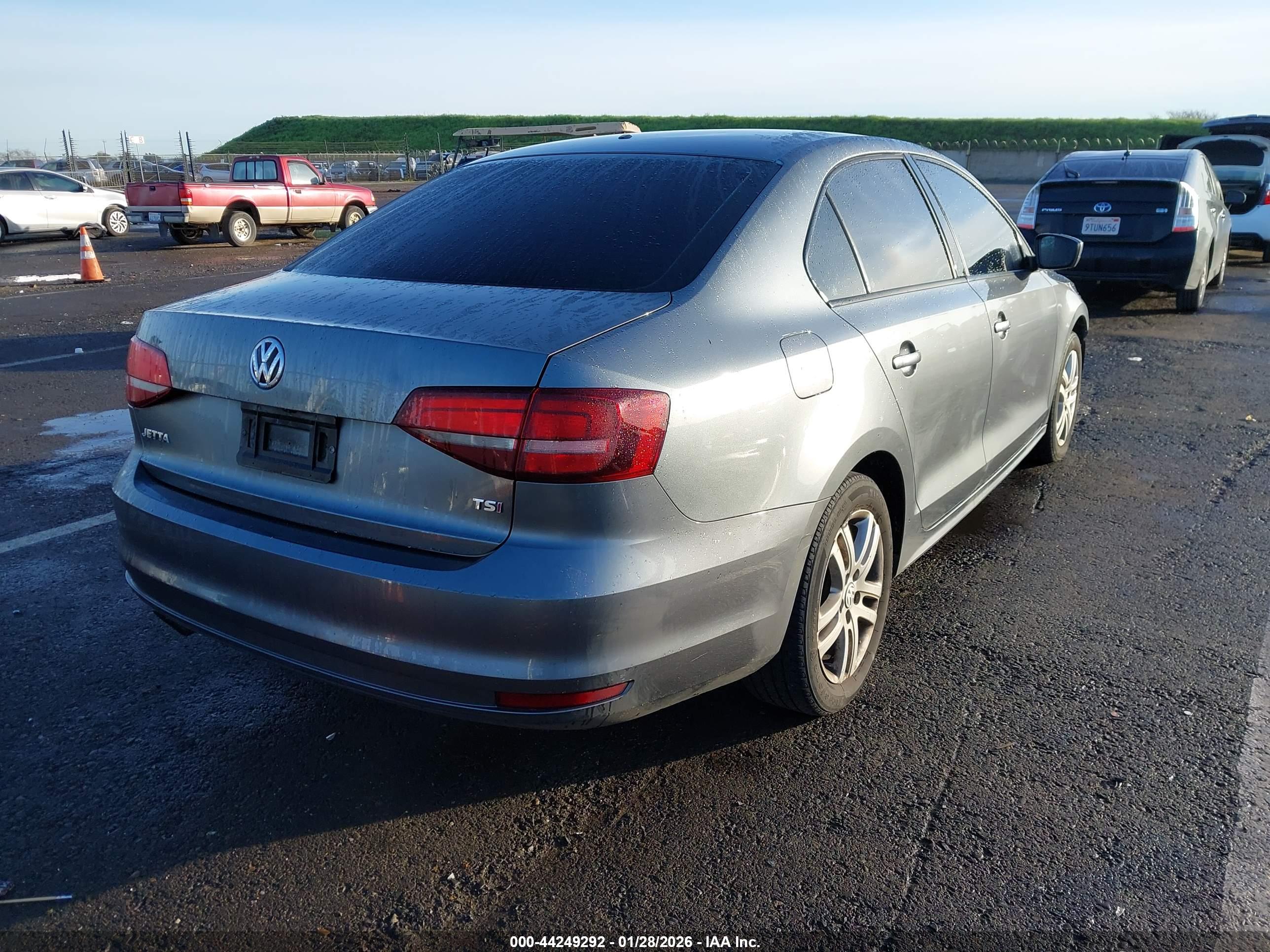 VOLKSWAGEN JETTA image 4