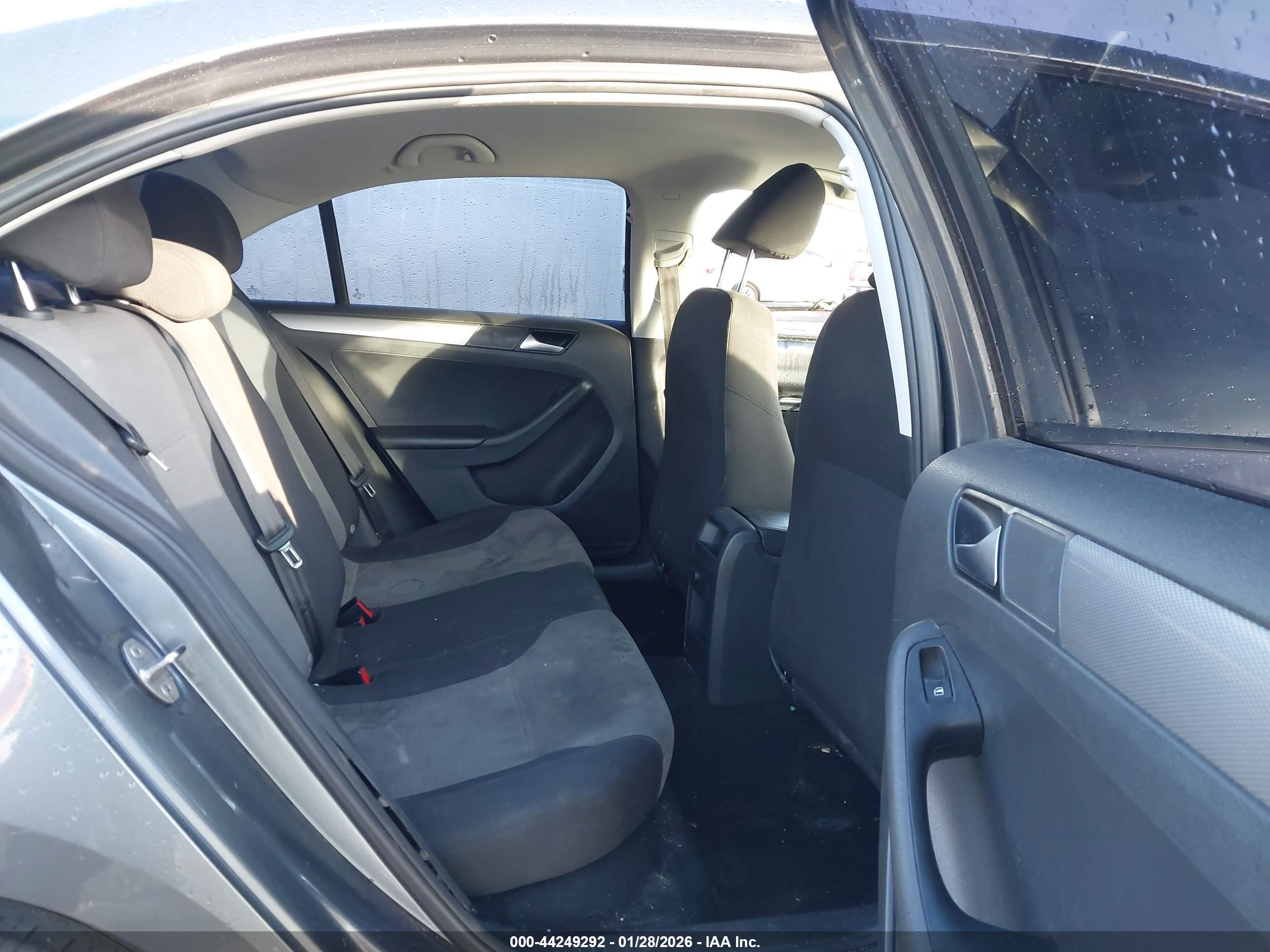 VOLKSWAGEN JETTA image 8