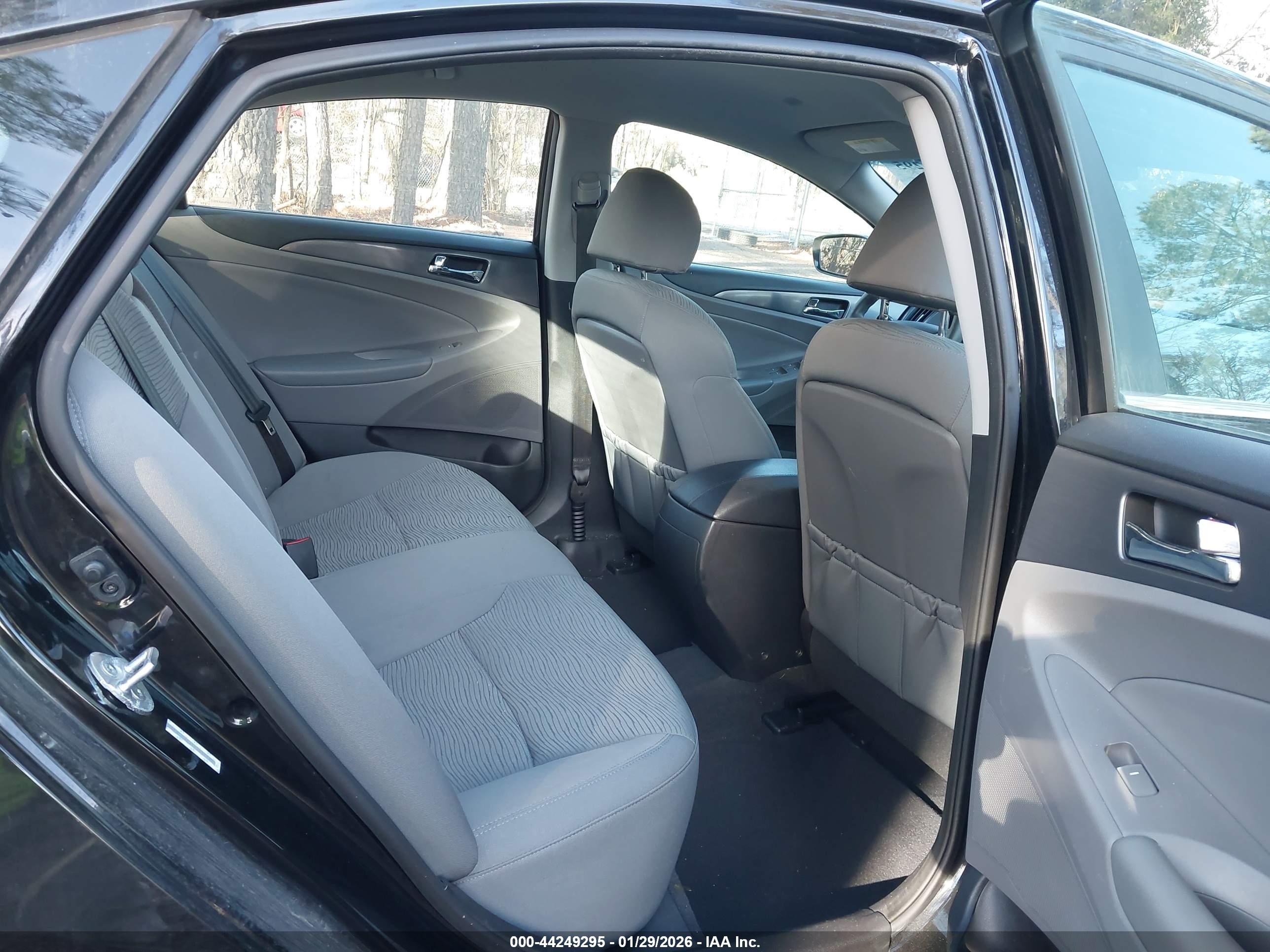 HYUNDAI SONATA image 8