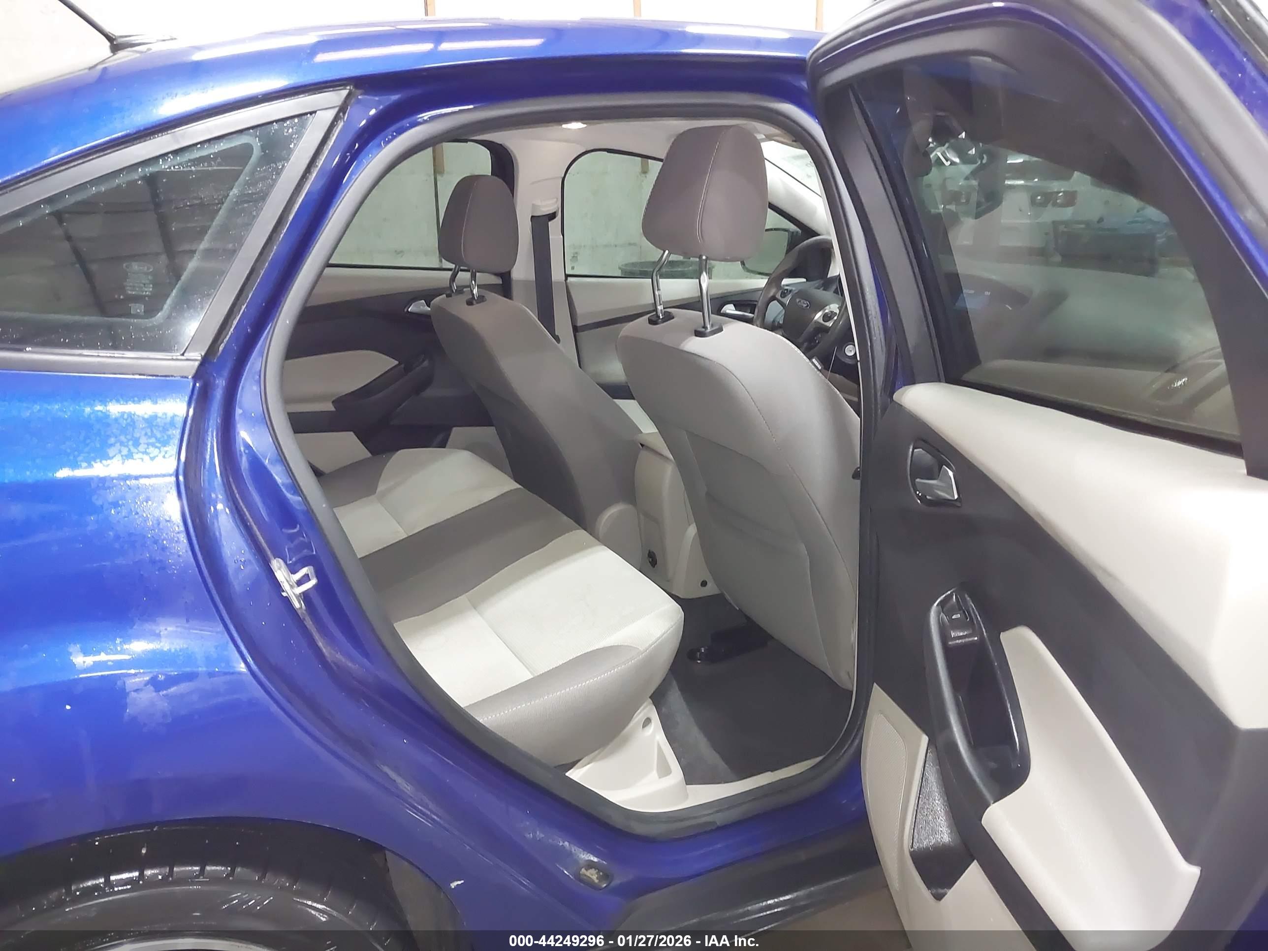 FORD FOCUS image 8