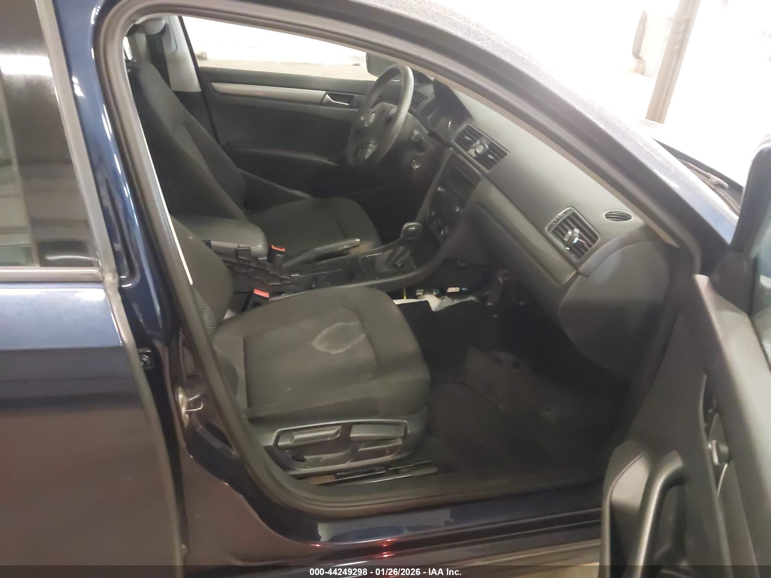 VOLKSWAGEN PASSAT image 5