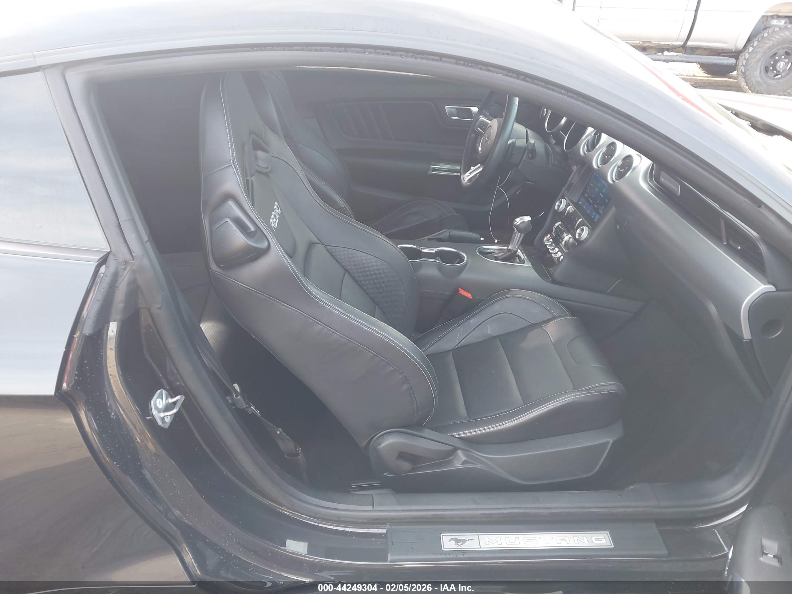 FORD MUSTANG image 5