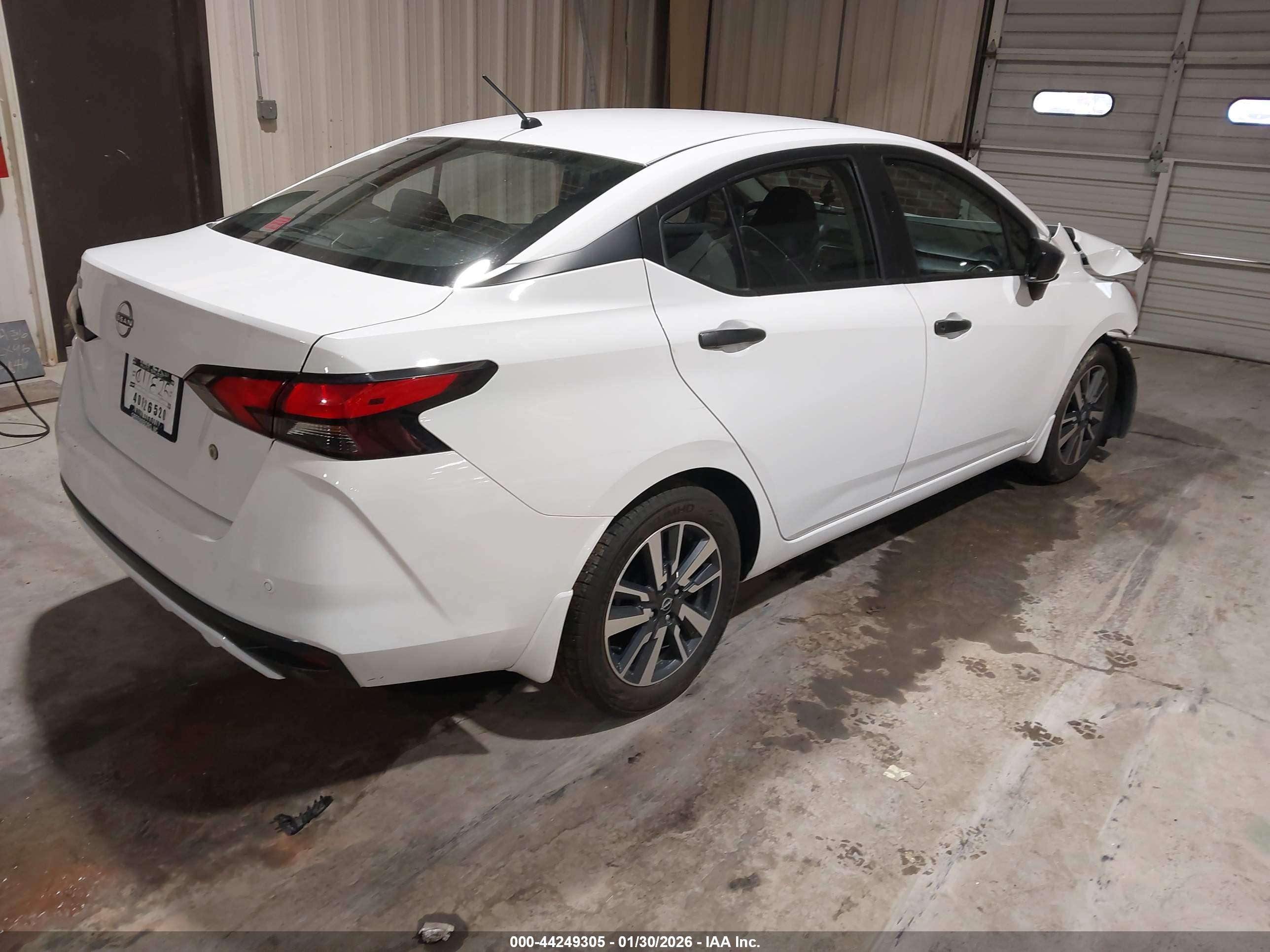 NISSAN VERSA image 4