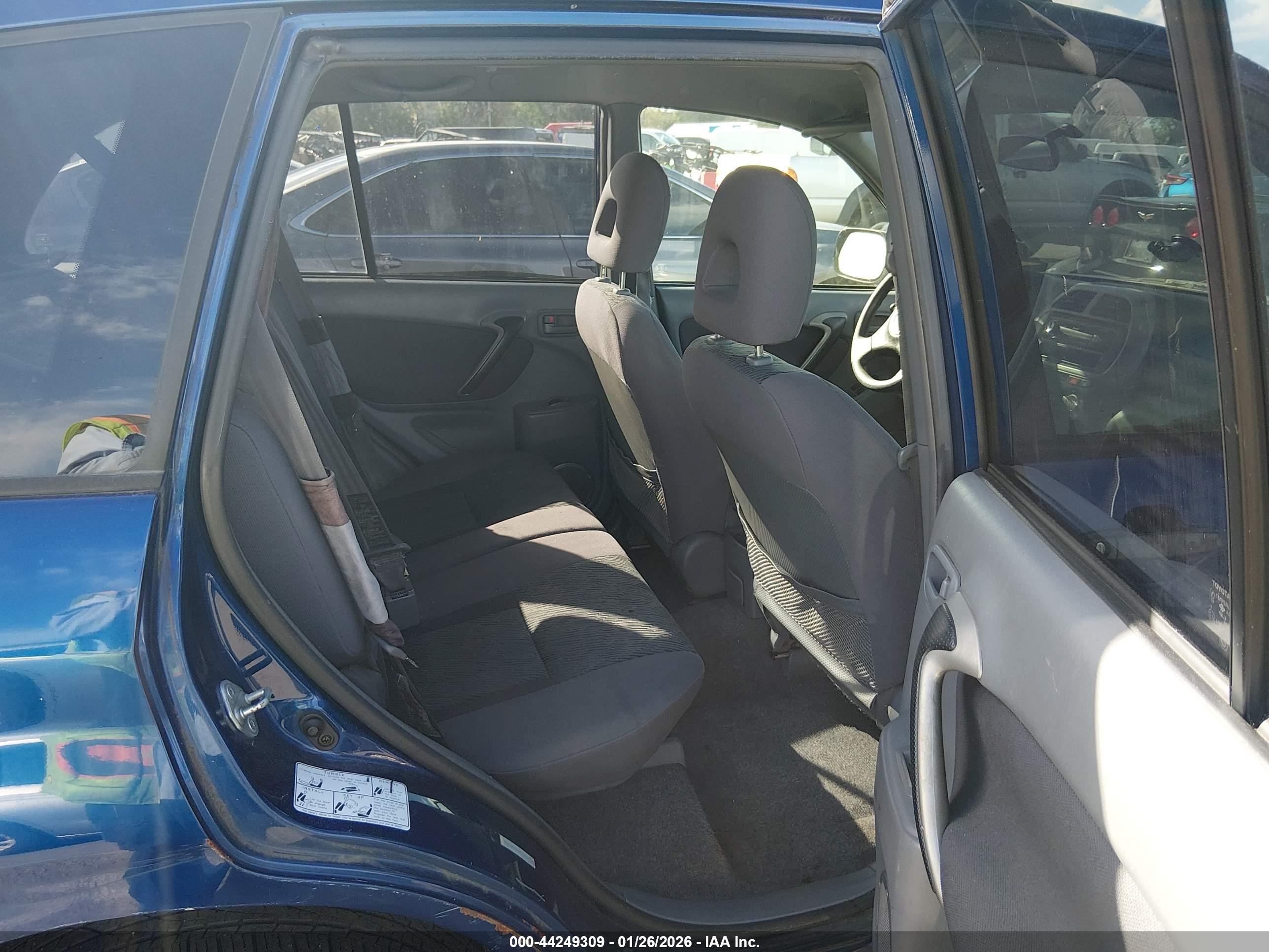 TOYOTA RAV4 image 8