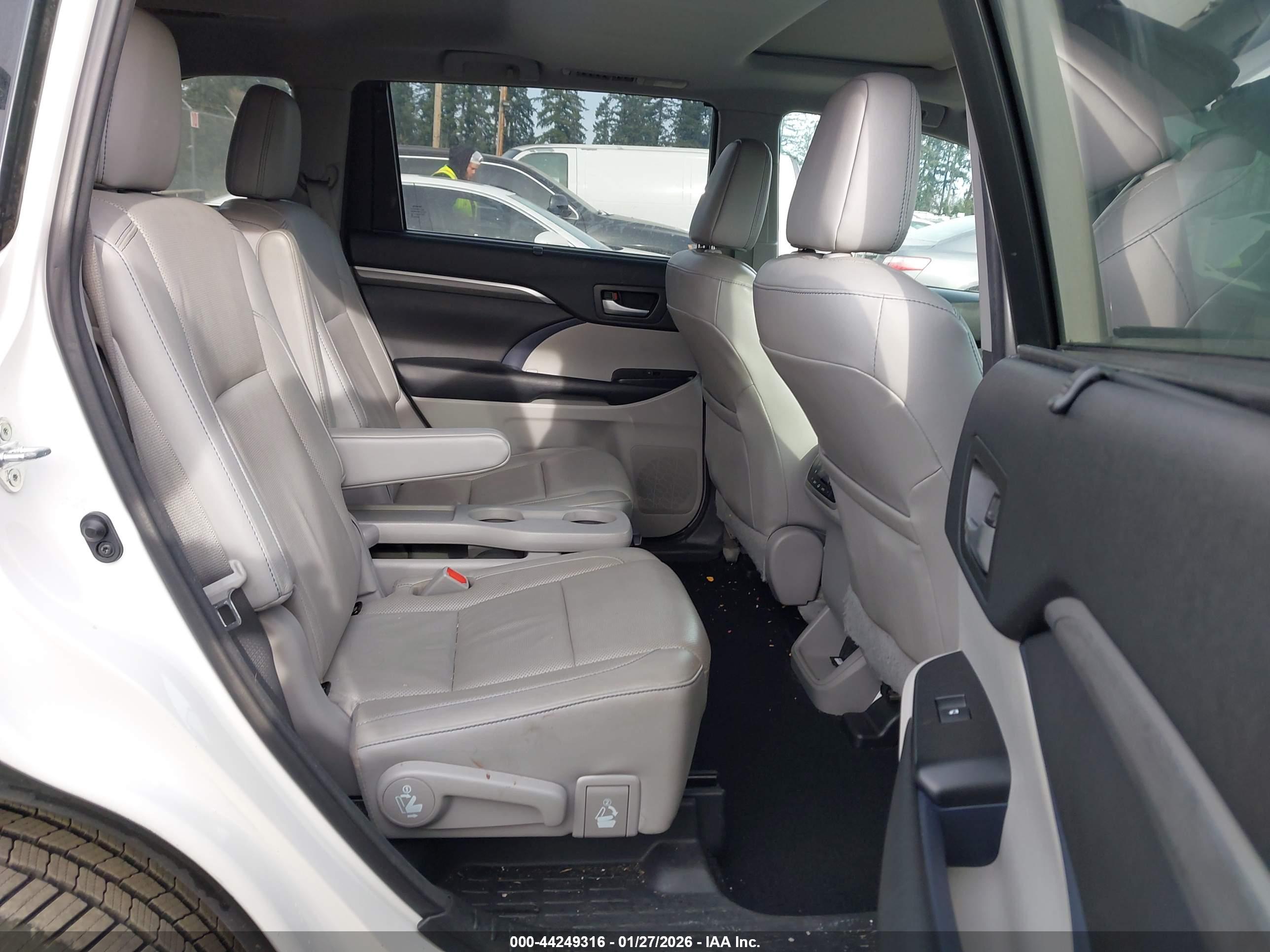 TOYOTA HIGHLANDER image 8