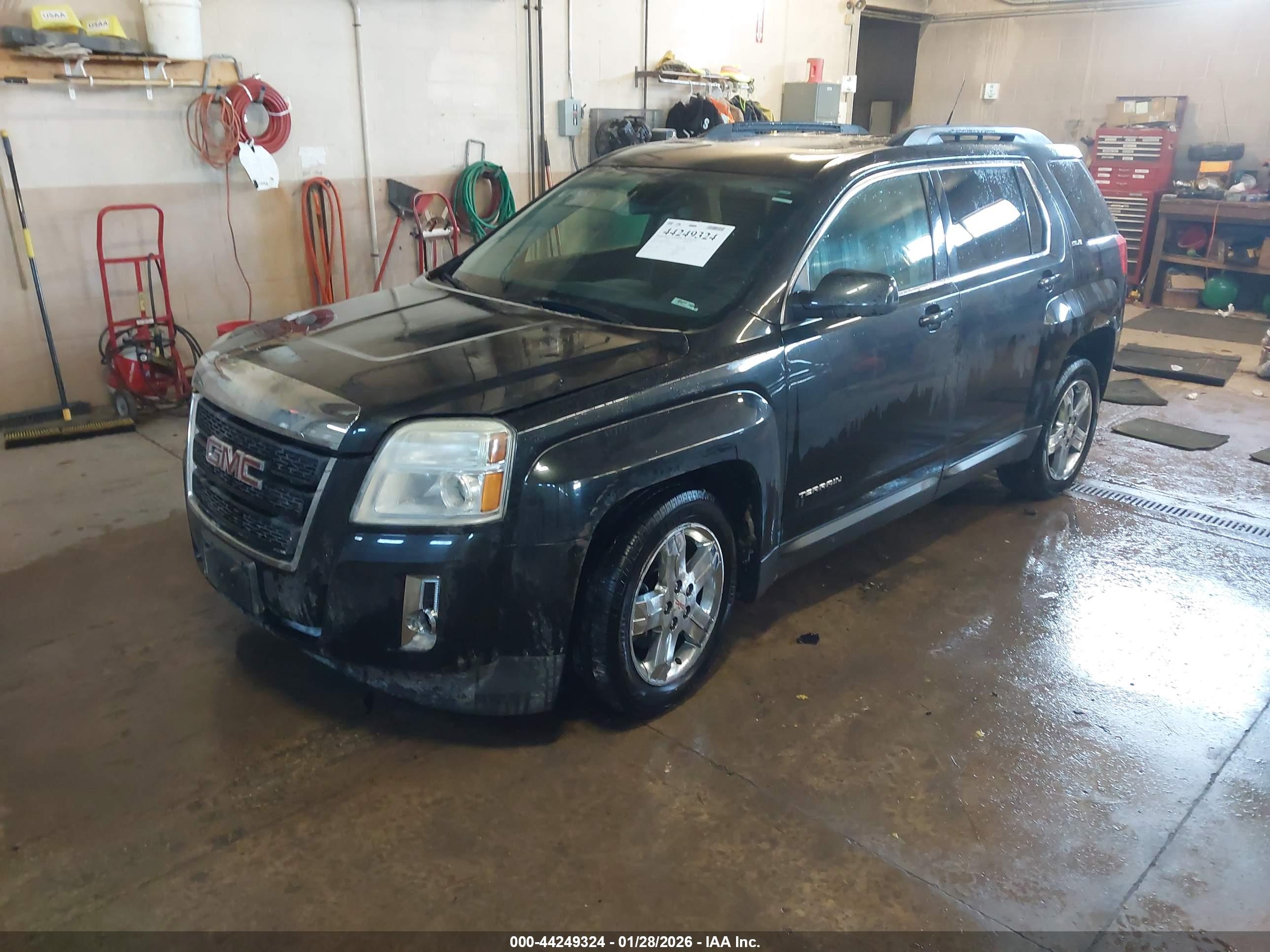 GMC TERRAIN image 2