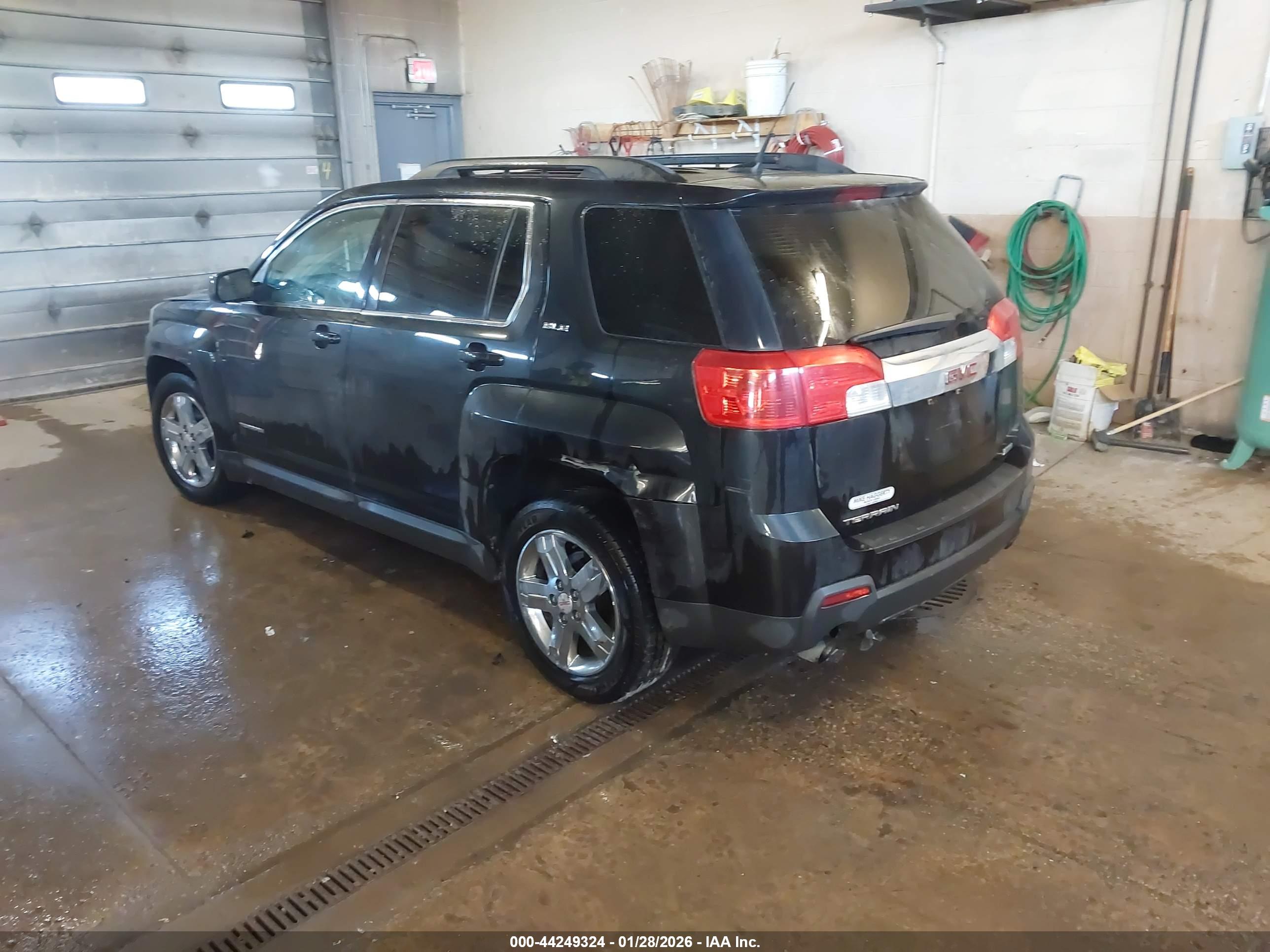 GMC TERRAIN image 3