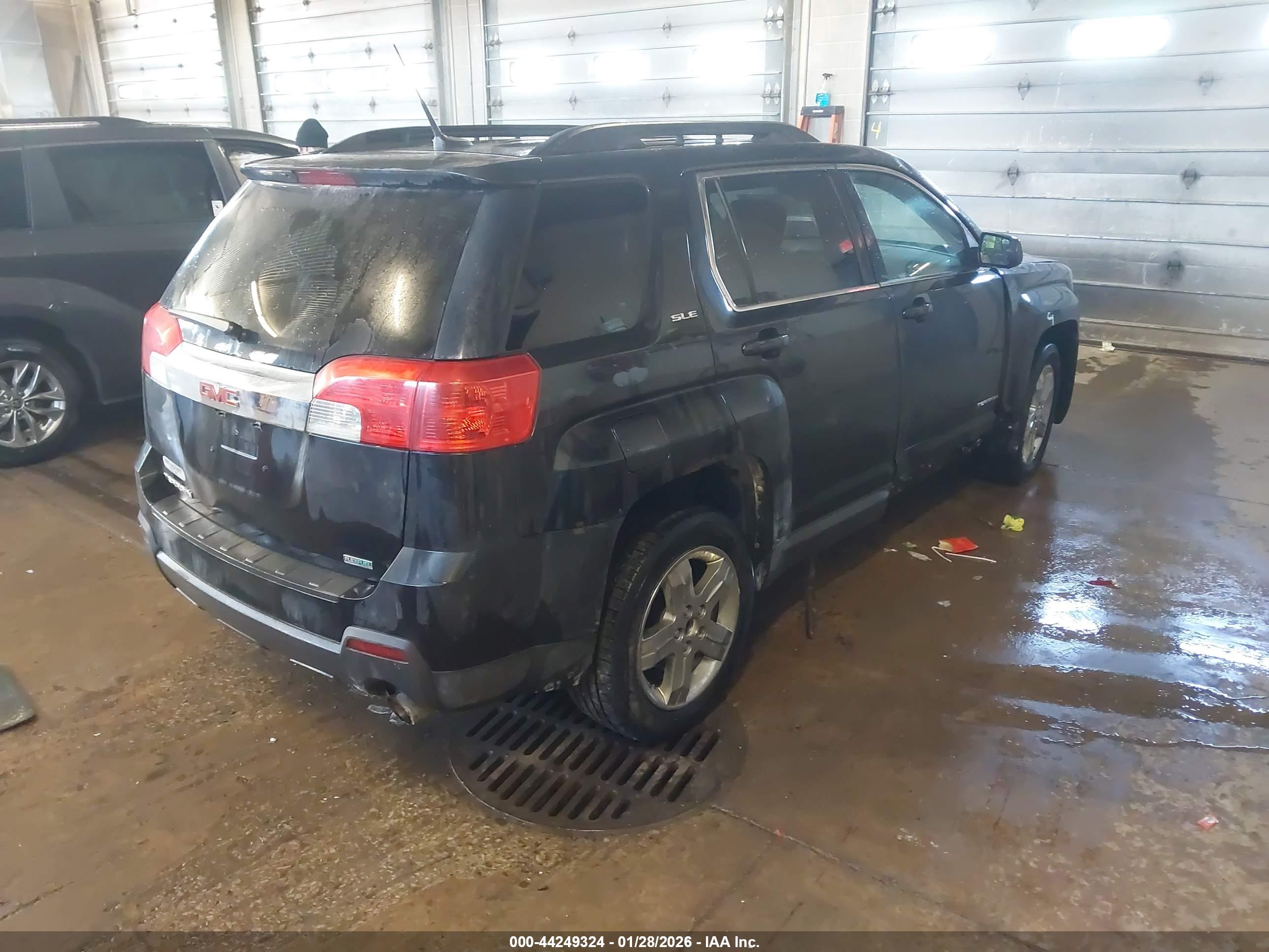 GMC TERRAIN image 4