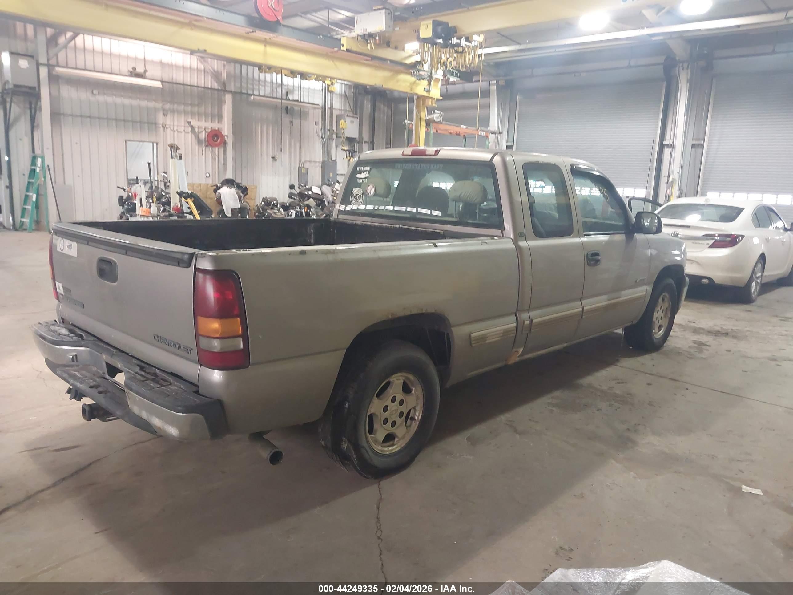 CHEVROLET SILVERADO image 4