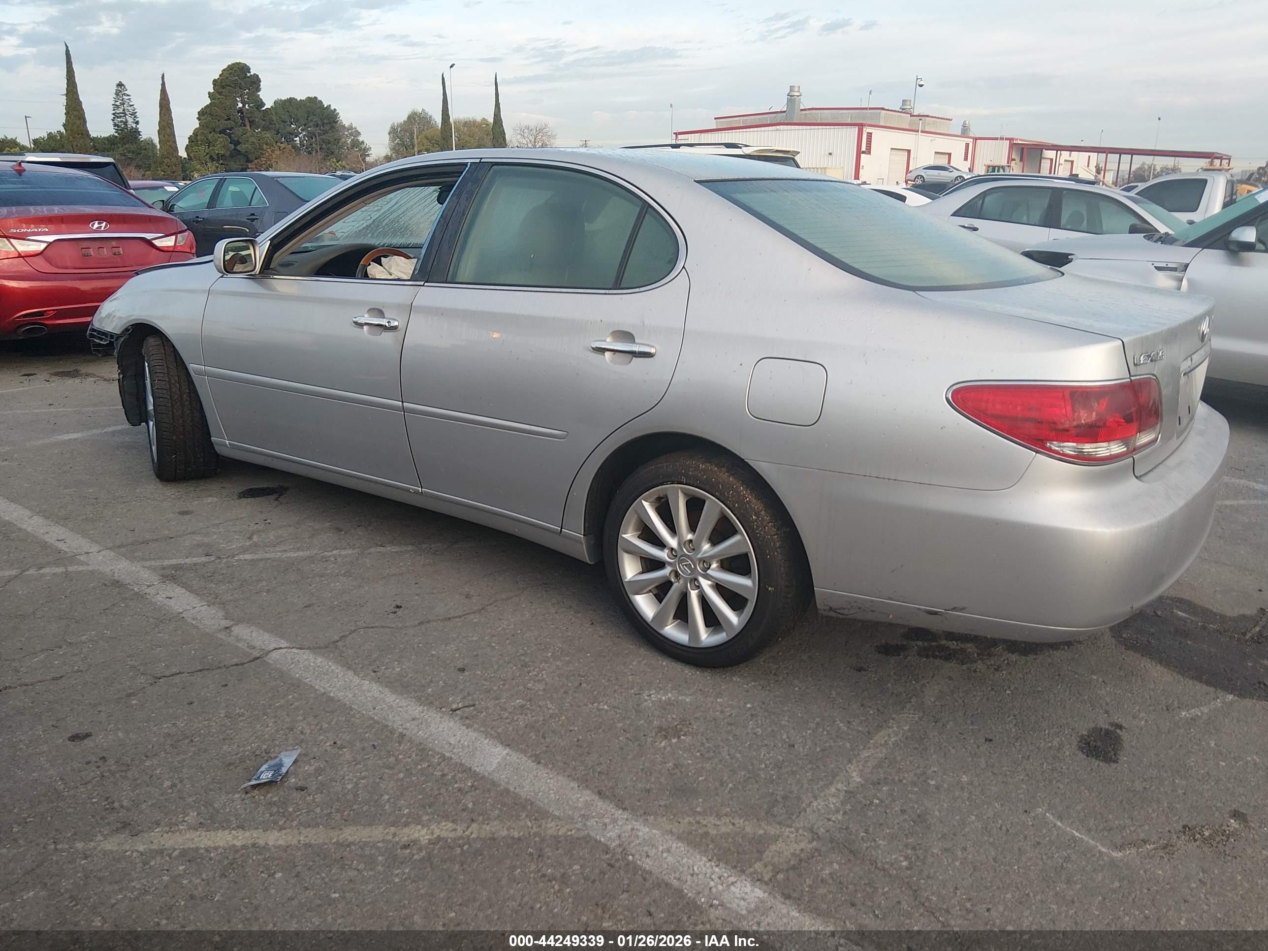LEXUS ES image 3
