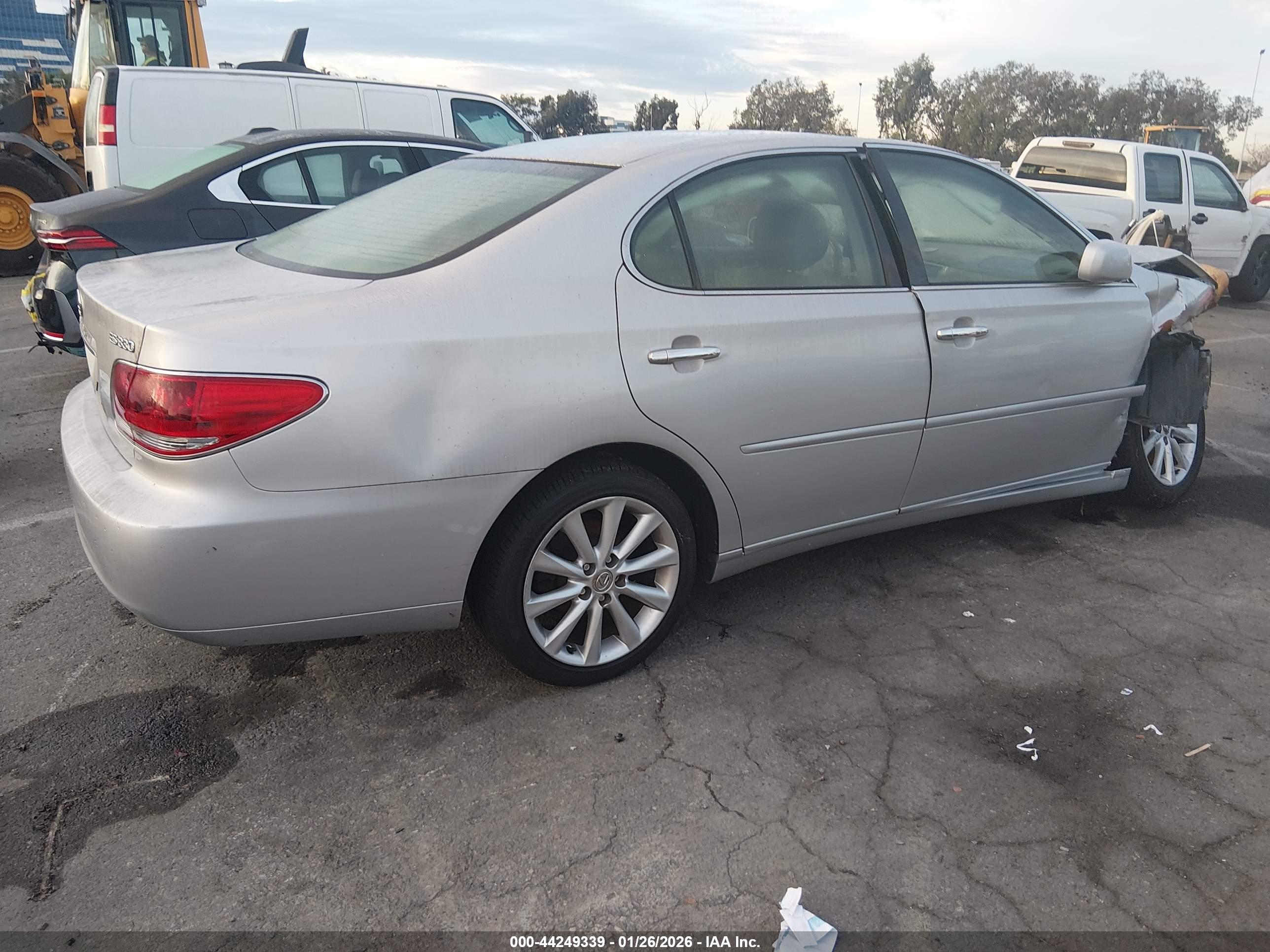 LEXUS ES image 4