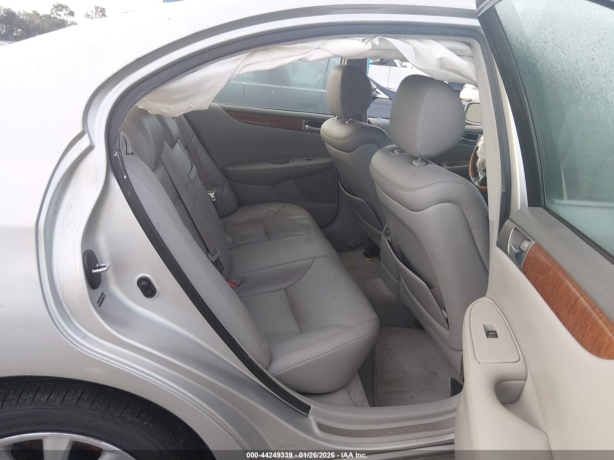 LEXUS ES image 8