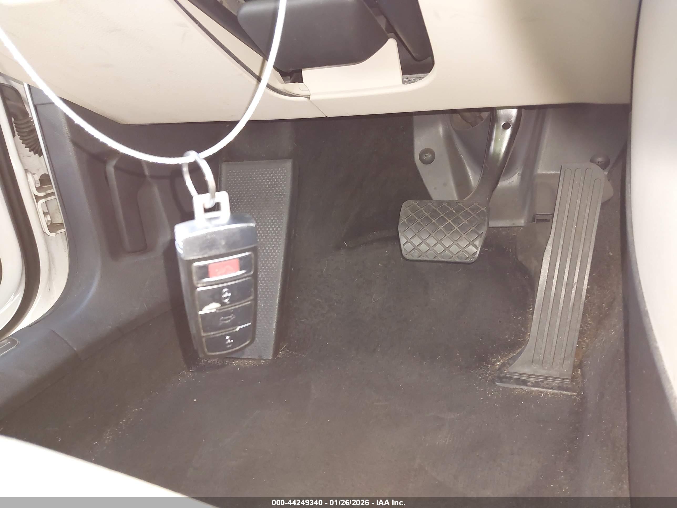 VOLKSWAGEN CC image 11