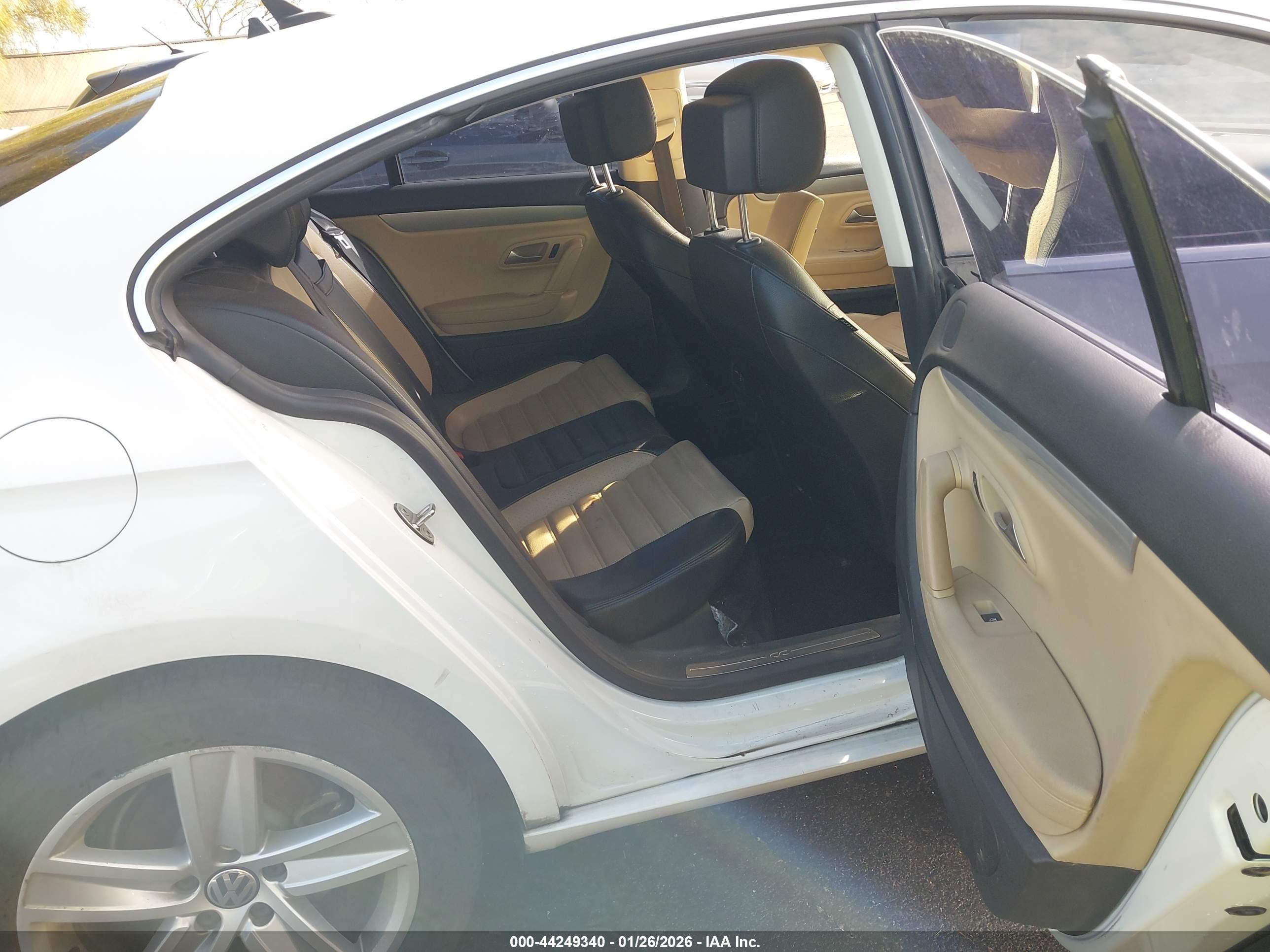 VOLKSWAGEN CC image 8