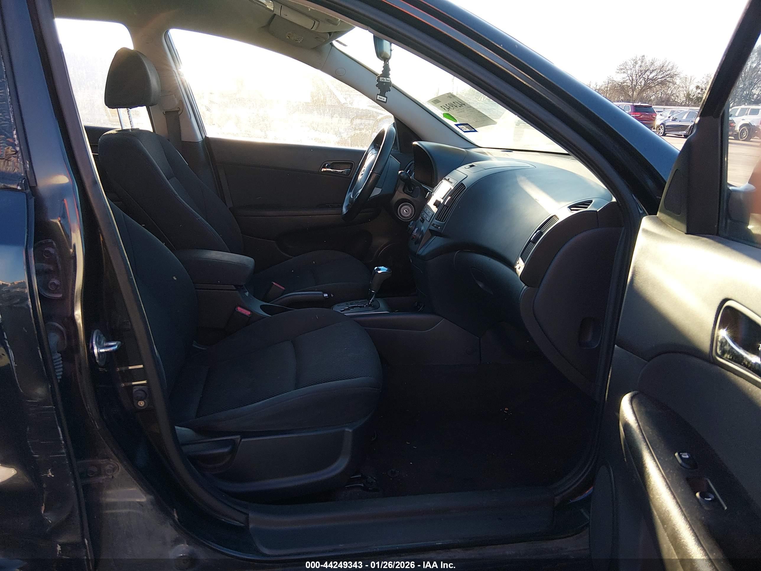 HYUNDAI ELANTRA image 5