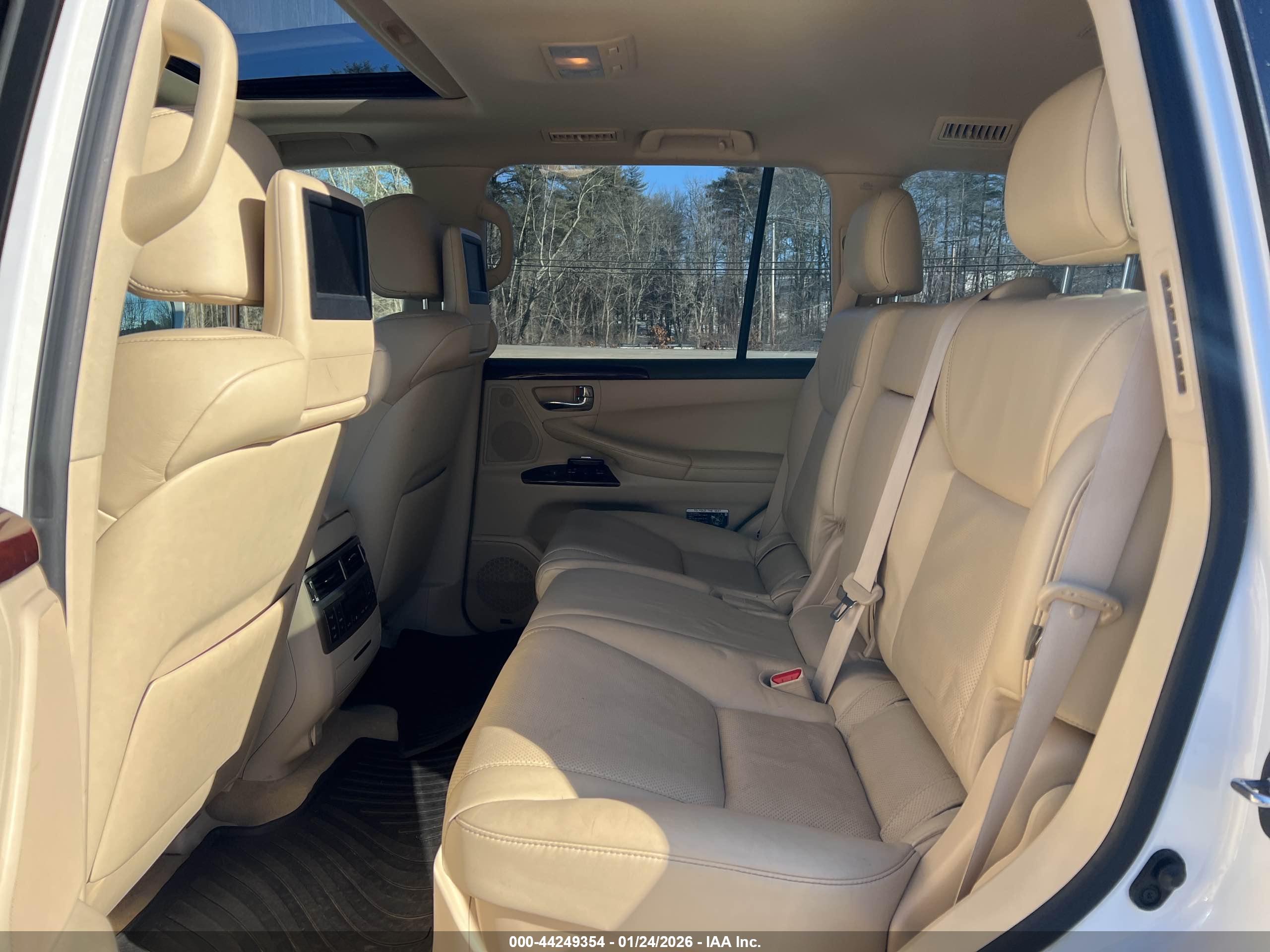 LEXUS LX image 8