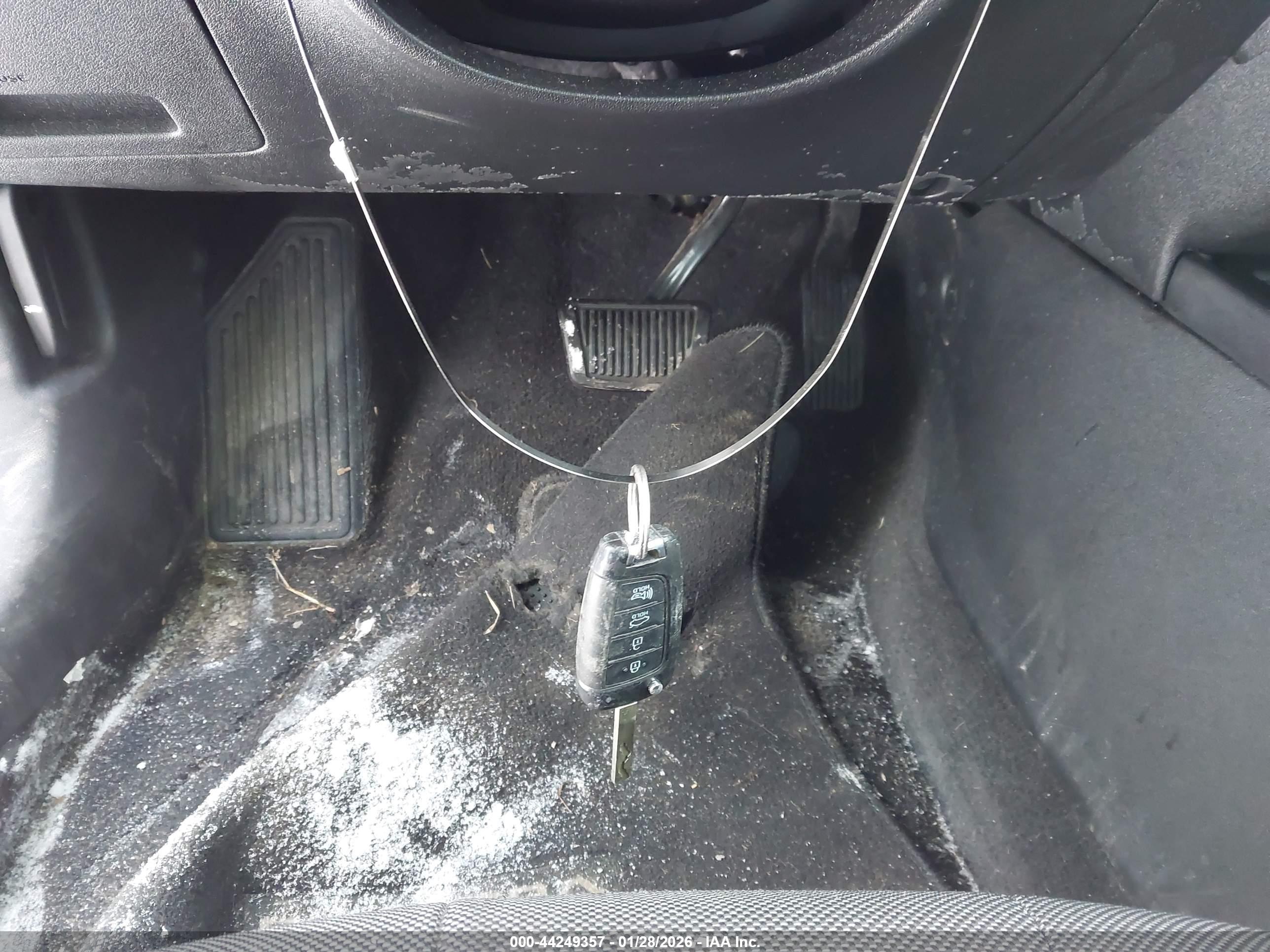 HYUNDAI ELANTRA image 11