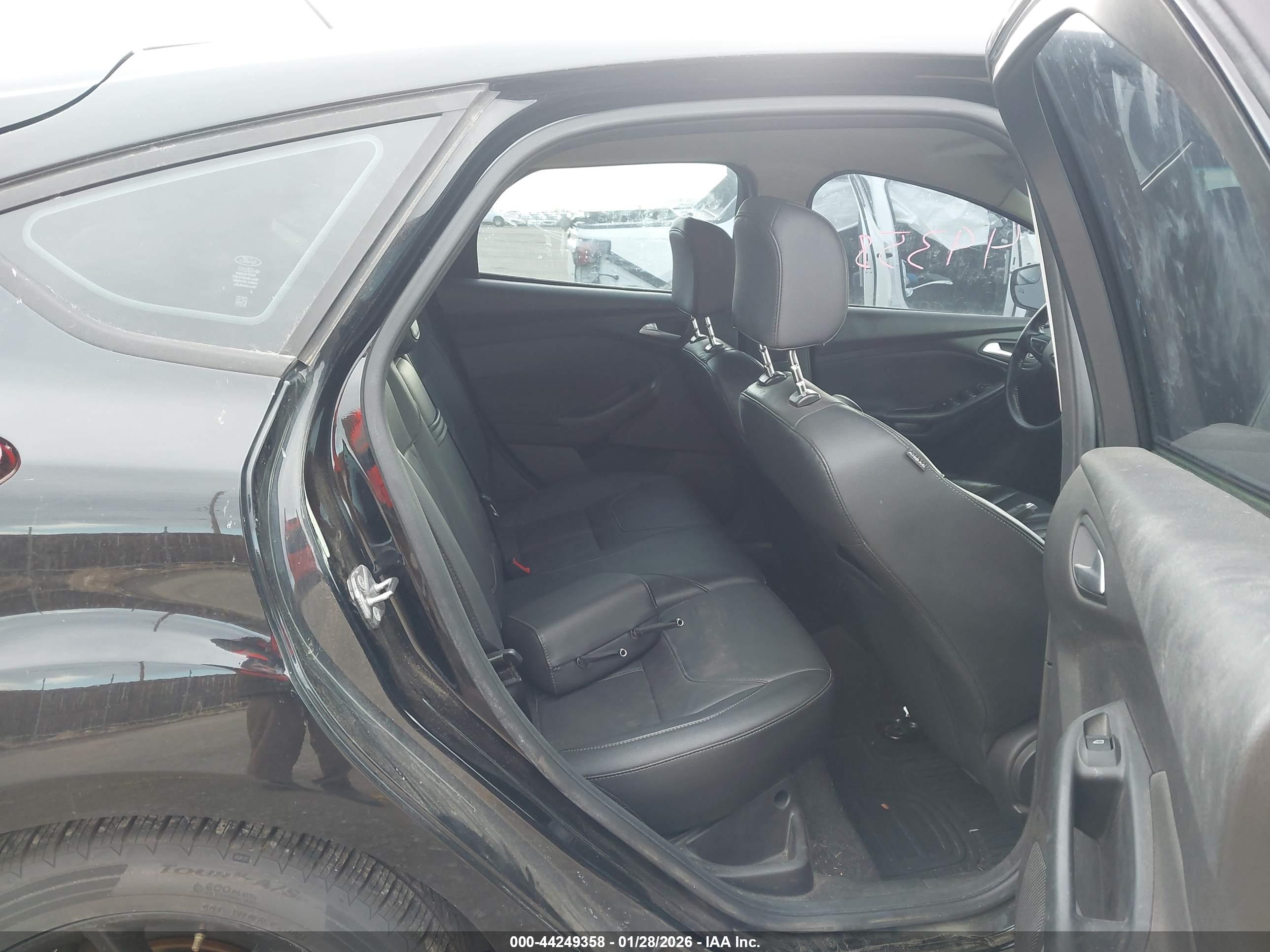 FORD FOCUS image 8