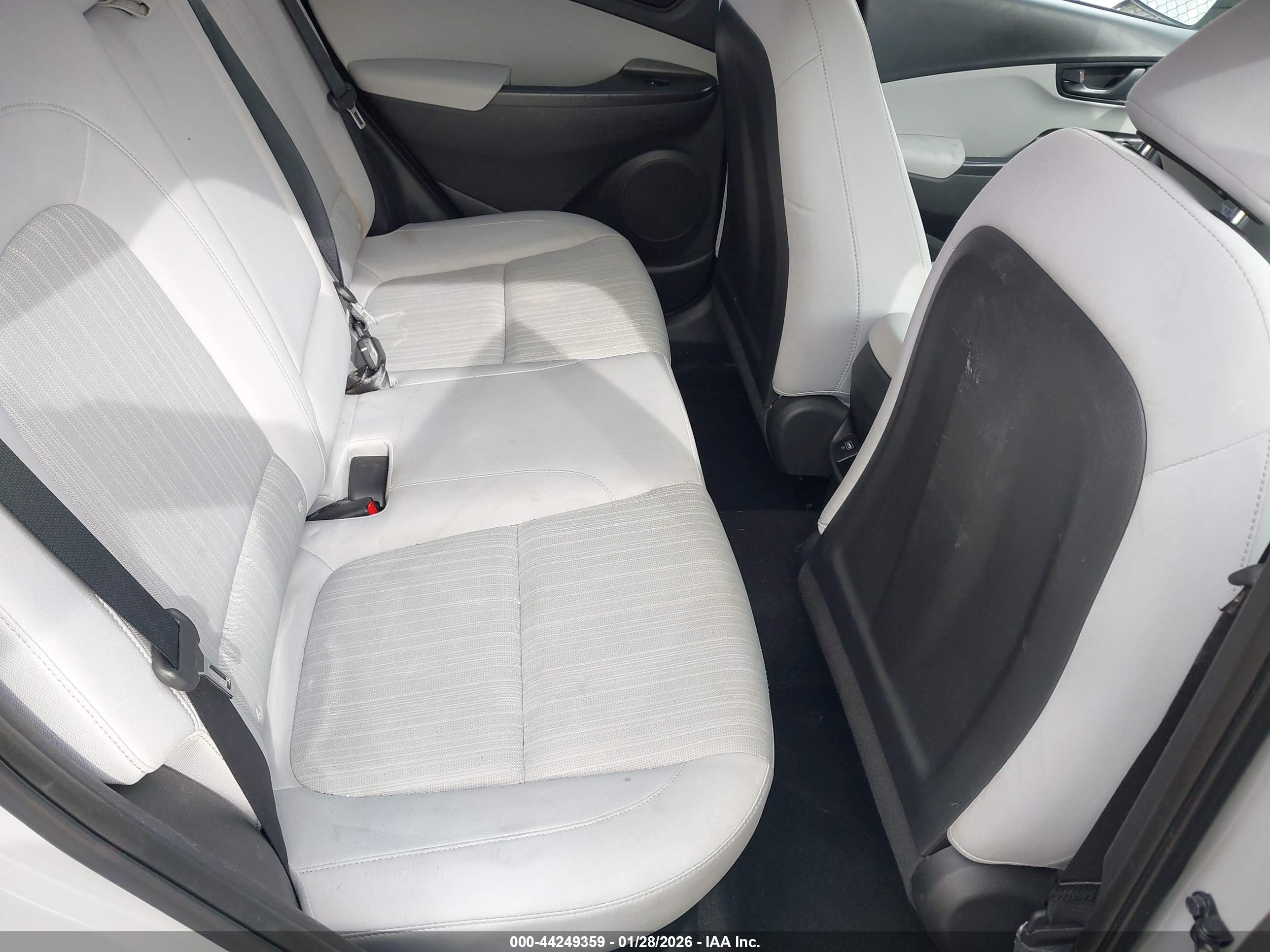 HYUNDAI KONA image 8