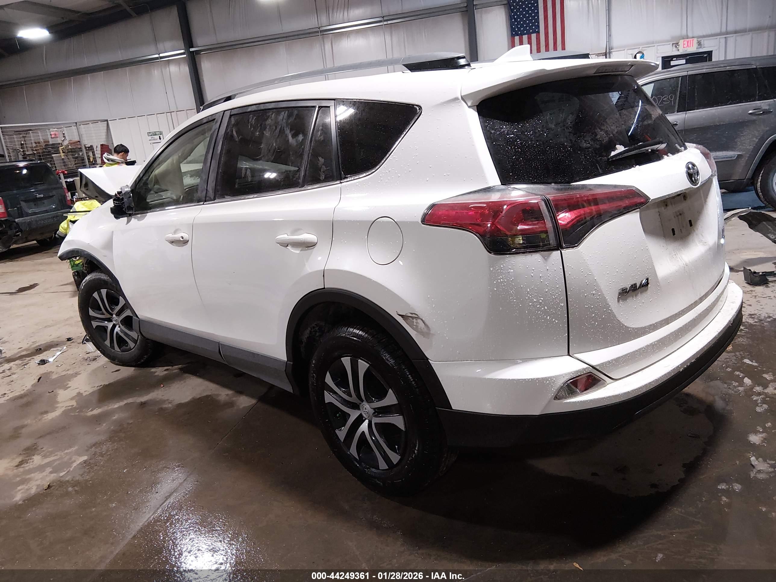 TOYOTA RAV4 image 3