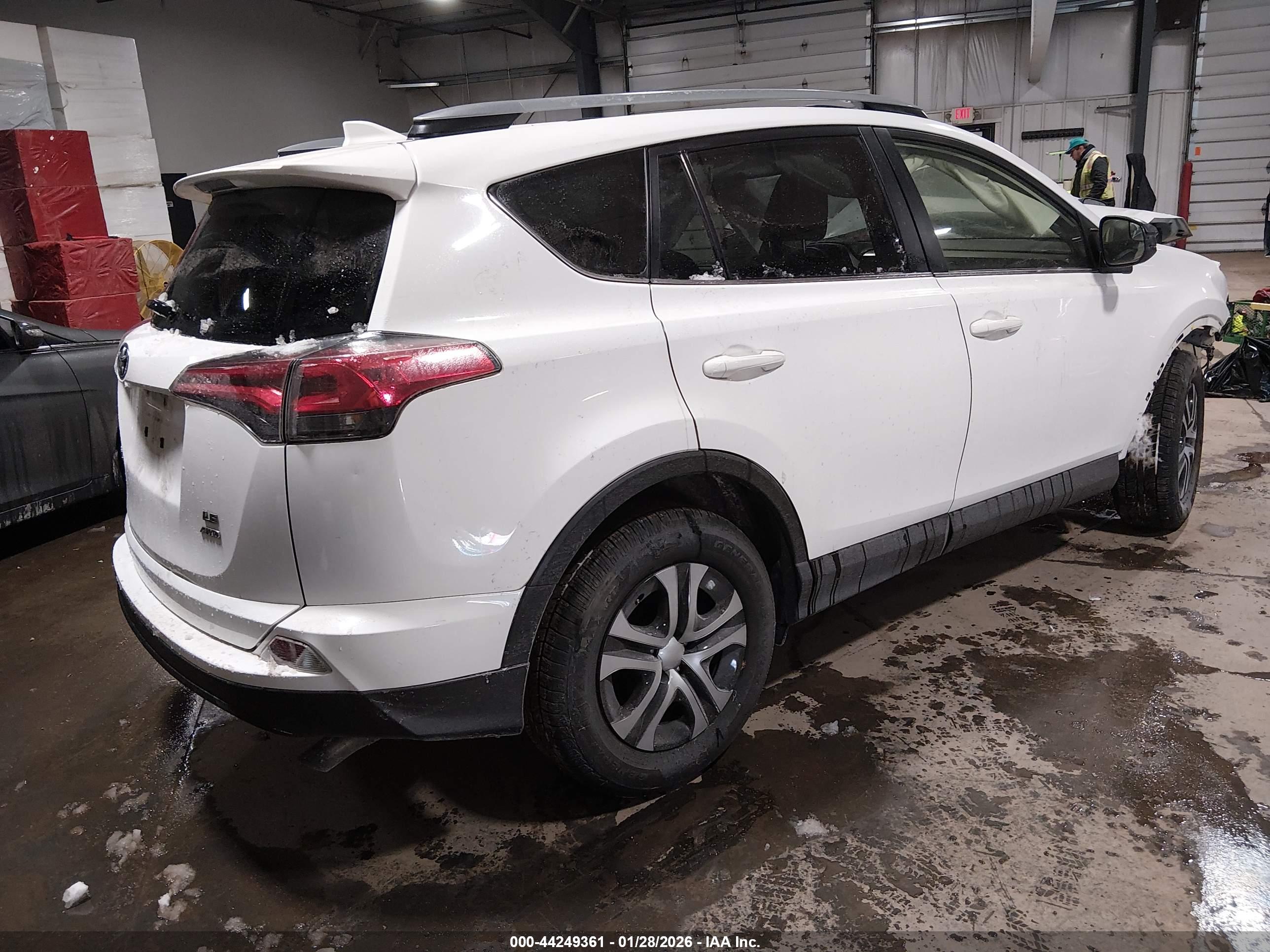 TOYOTA RAV4 image 4