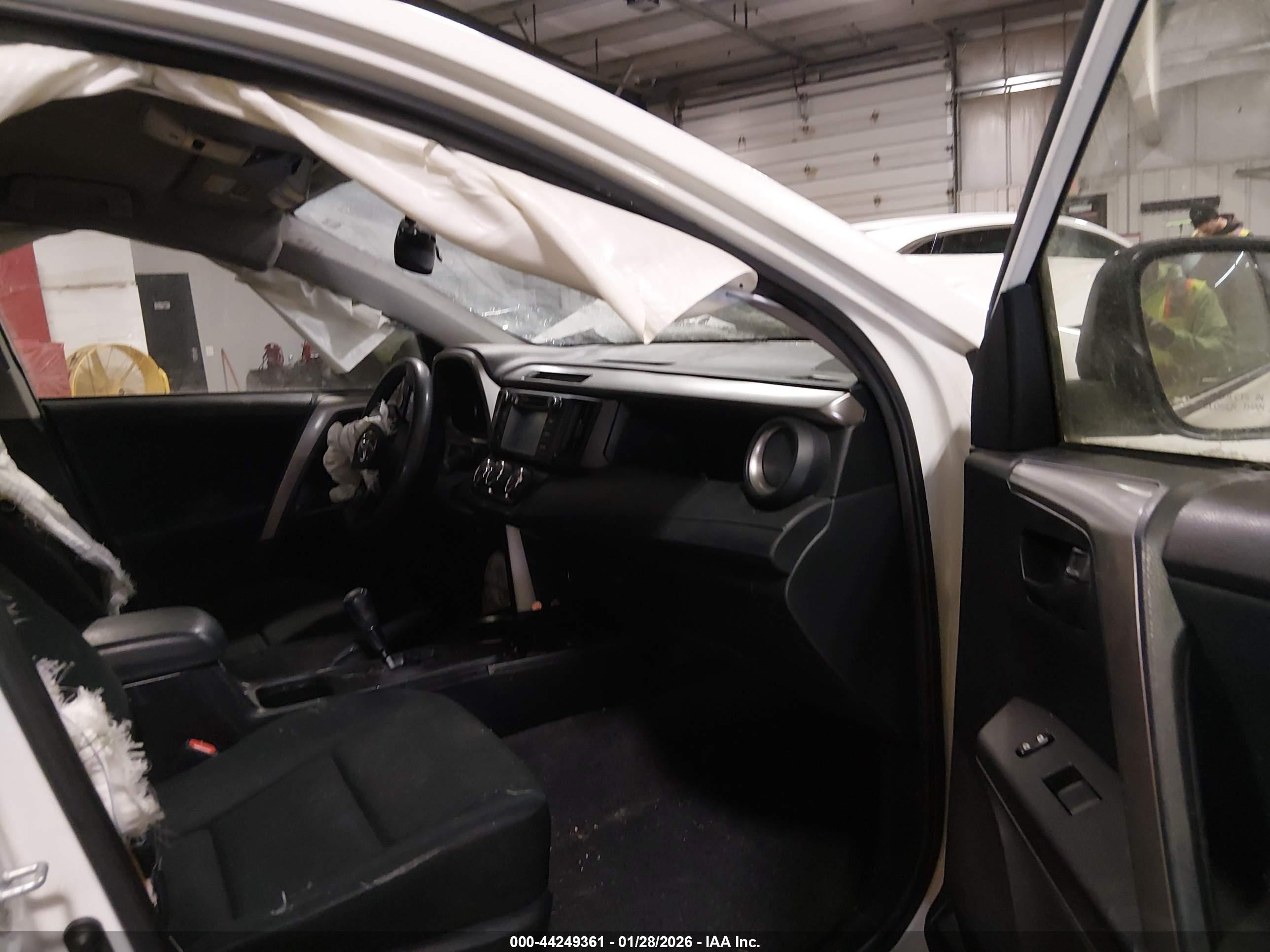 TOYOTA RAV4 image 5