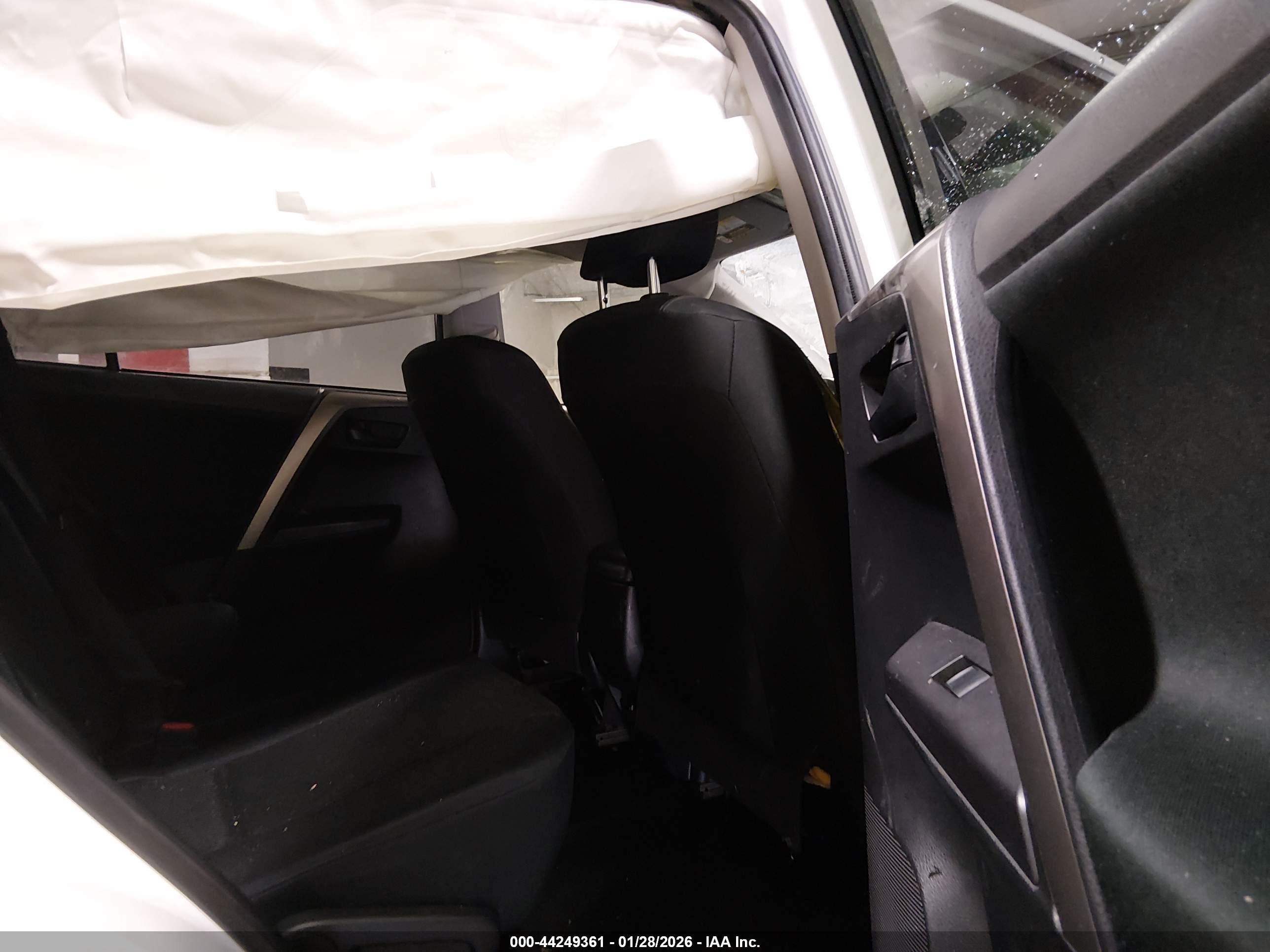 TOYOTA RAV4 image 8