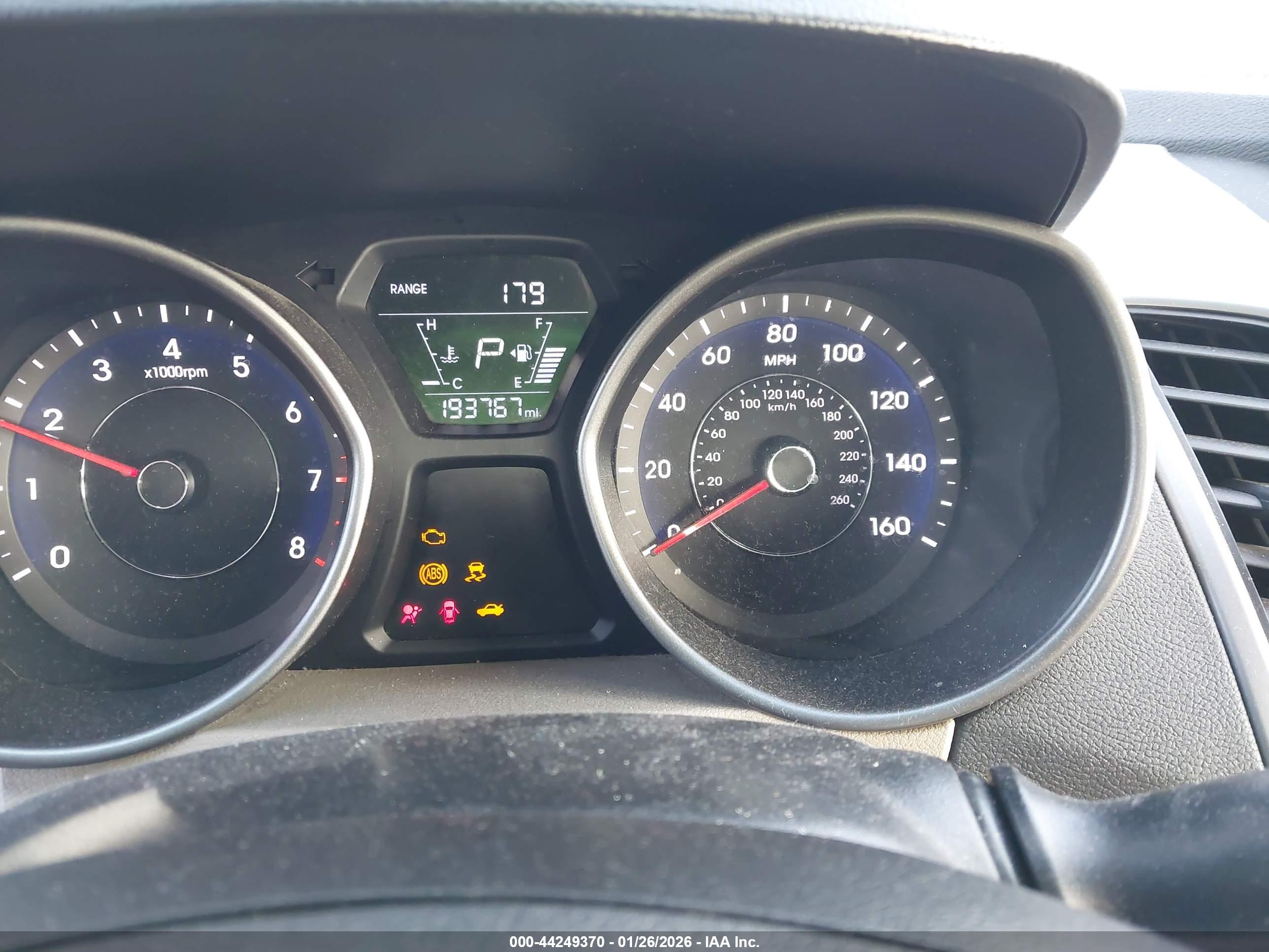 HYUNDAI ELANTRA image 7