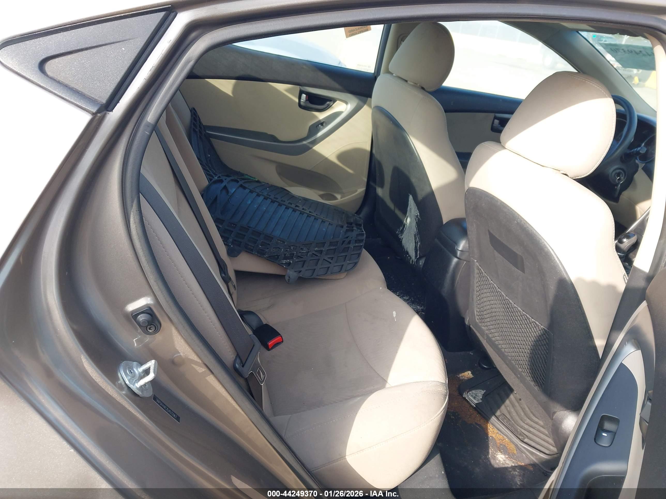 HYUNDAI ELANTRA image 8