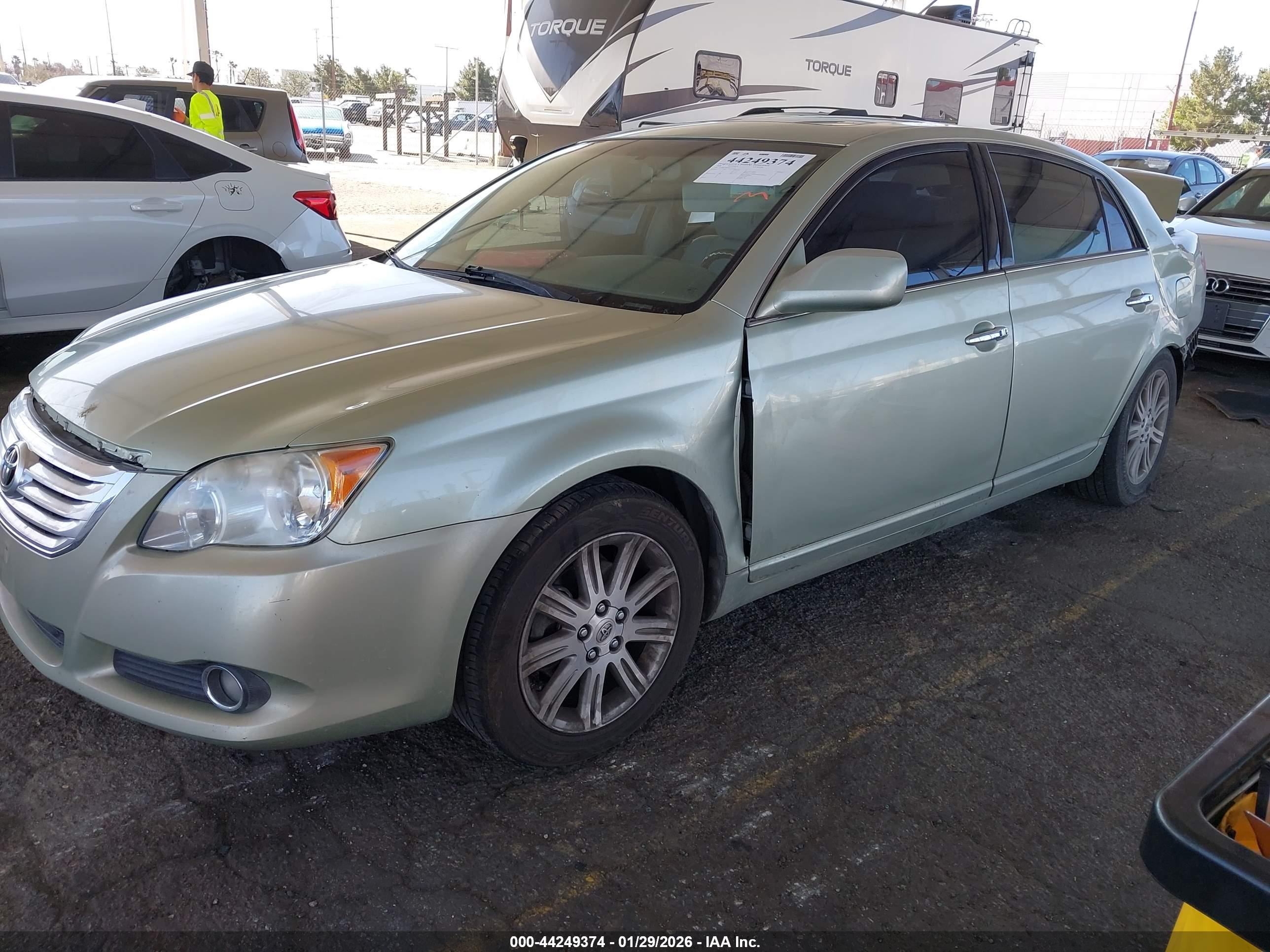 TOYOTA AVALON image 2