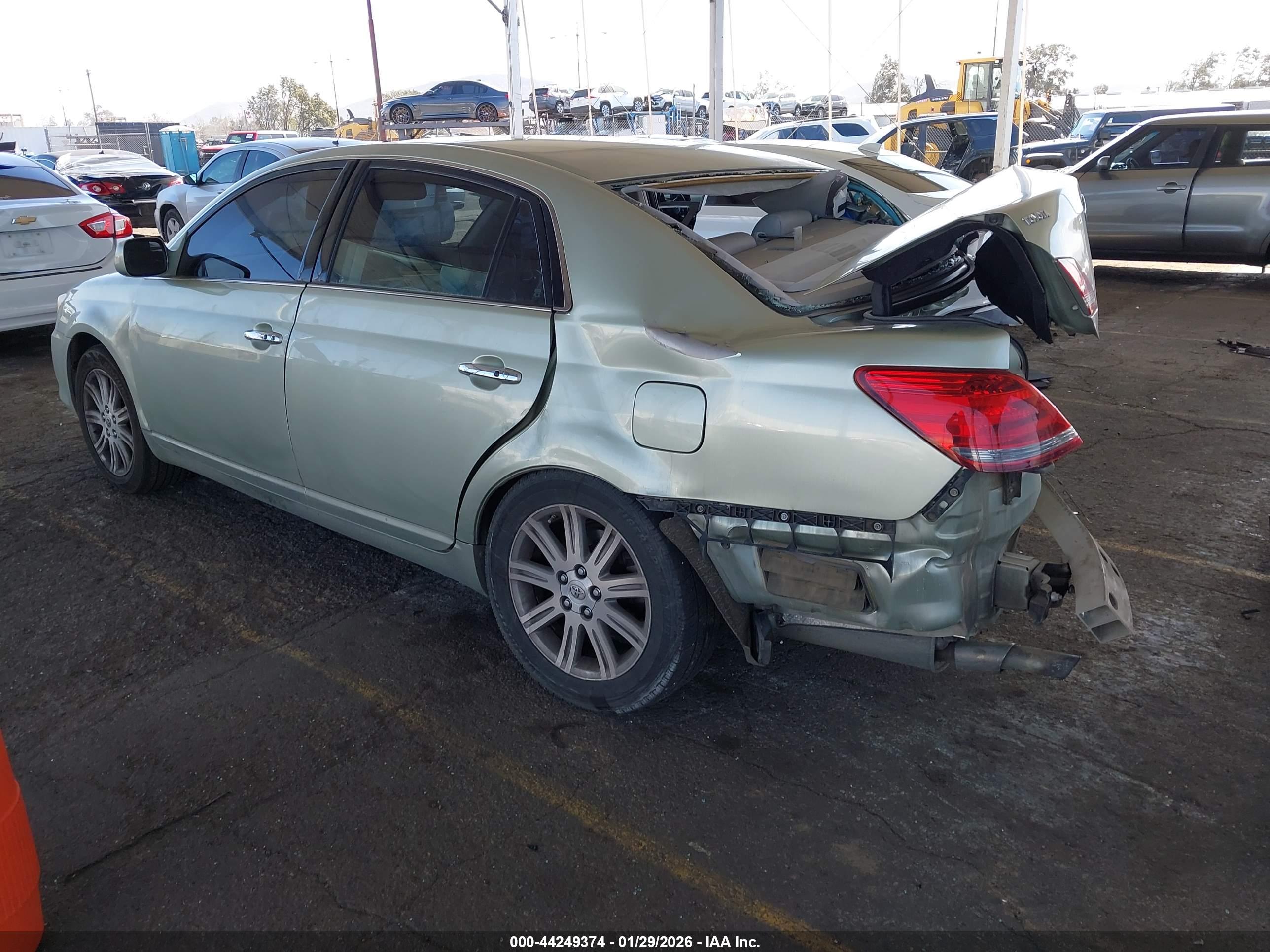 TOYOTA AVALON image 3