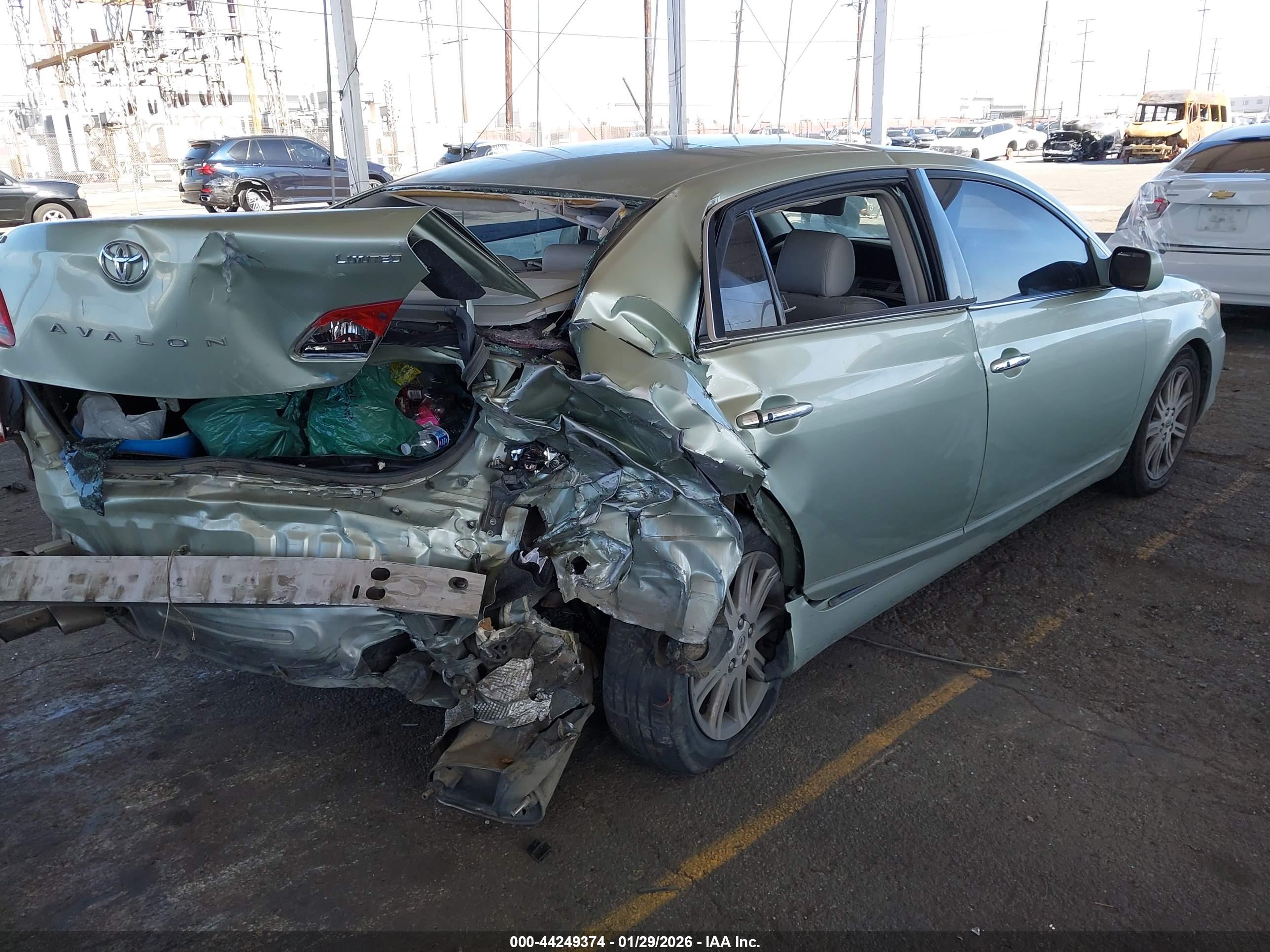 TOYOTA AVALON image 4