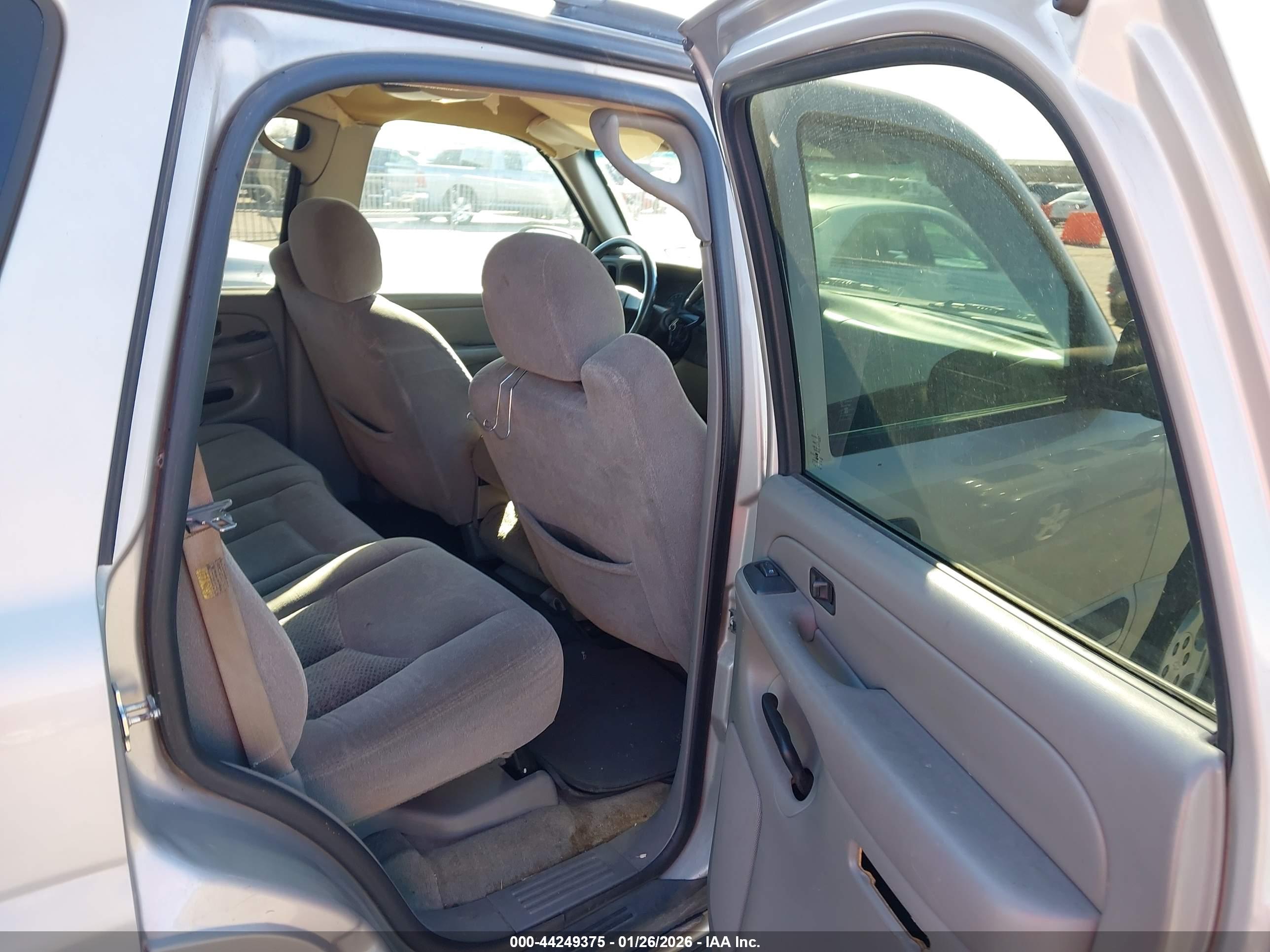 CHEVROLET TAHOE image 8