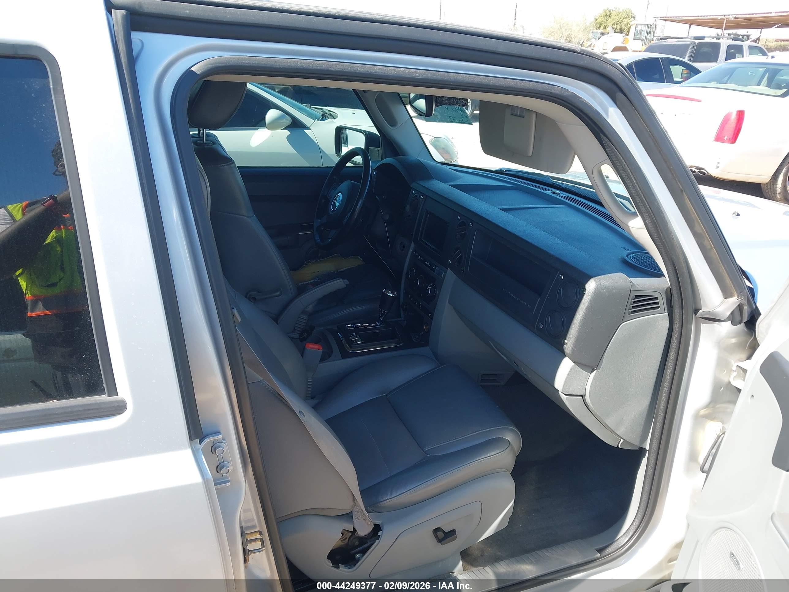 JEEP COMMANDER image 5