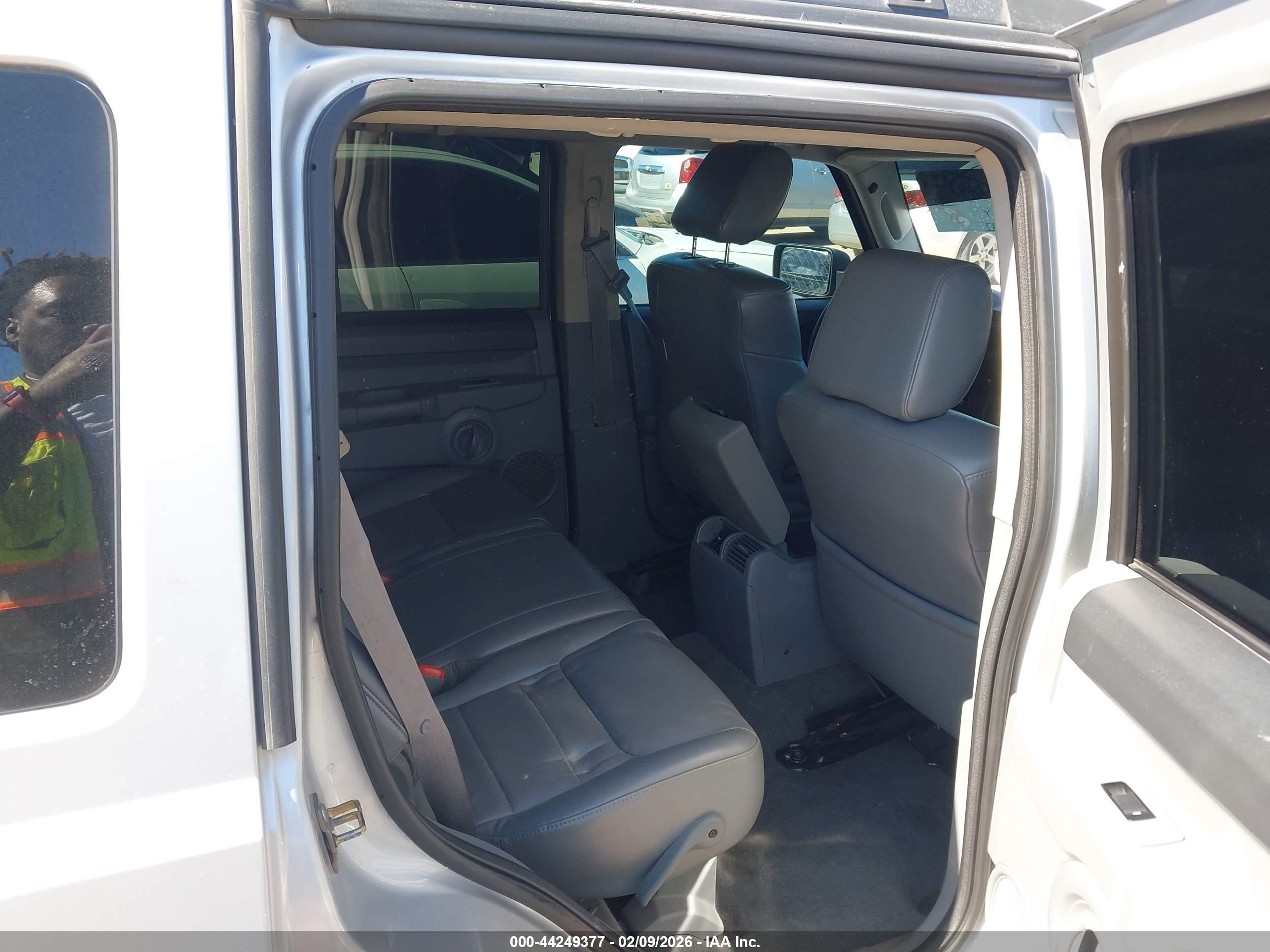 JEEP COMMANDER image 8