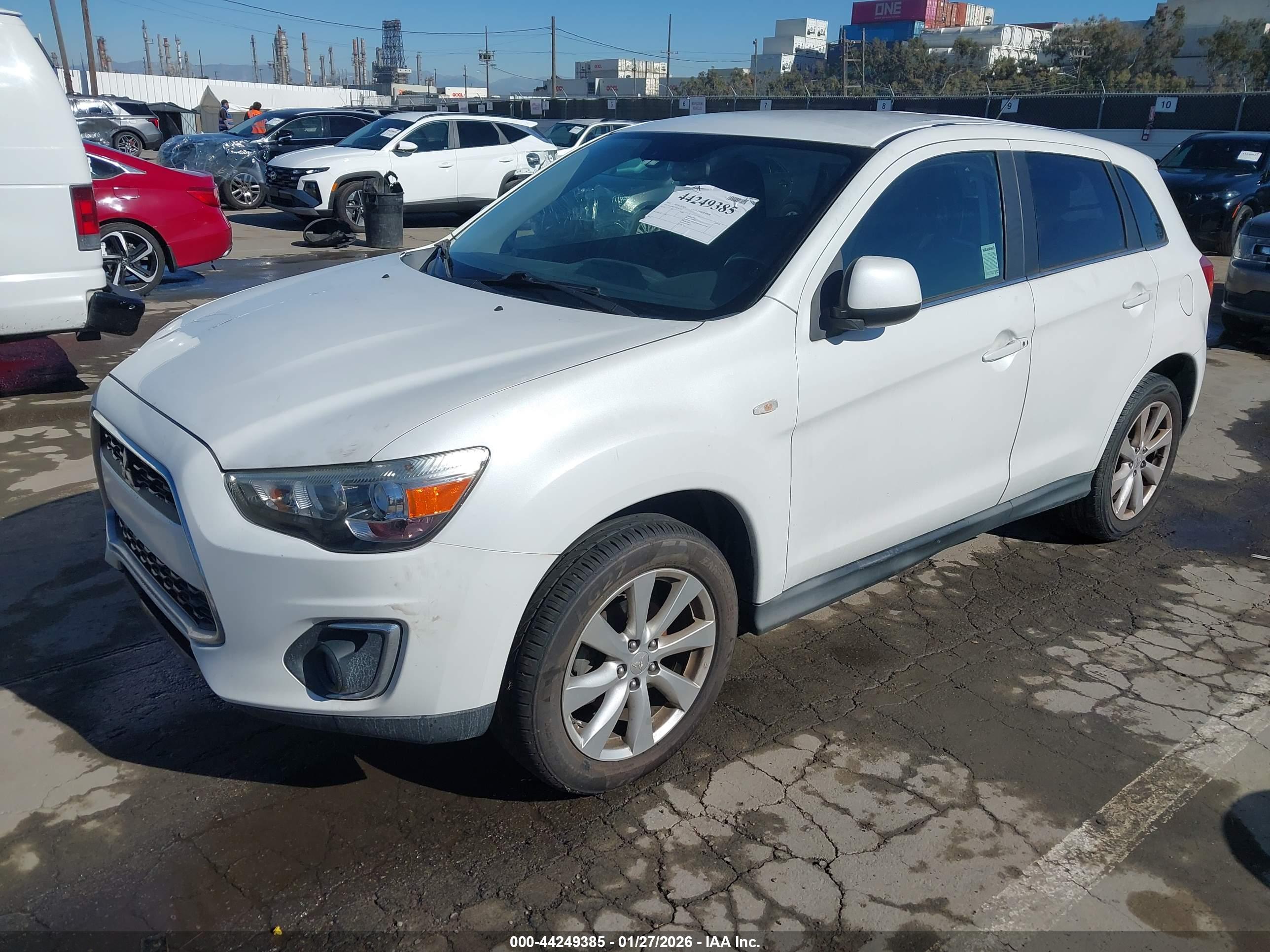 MITSUBISHI OUTLANDER image 2