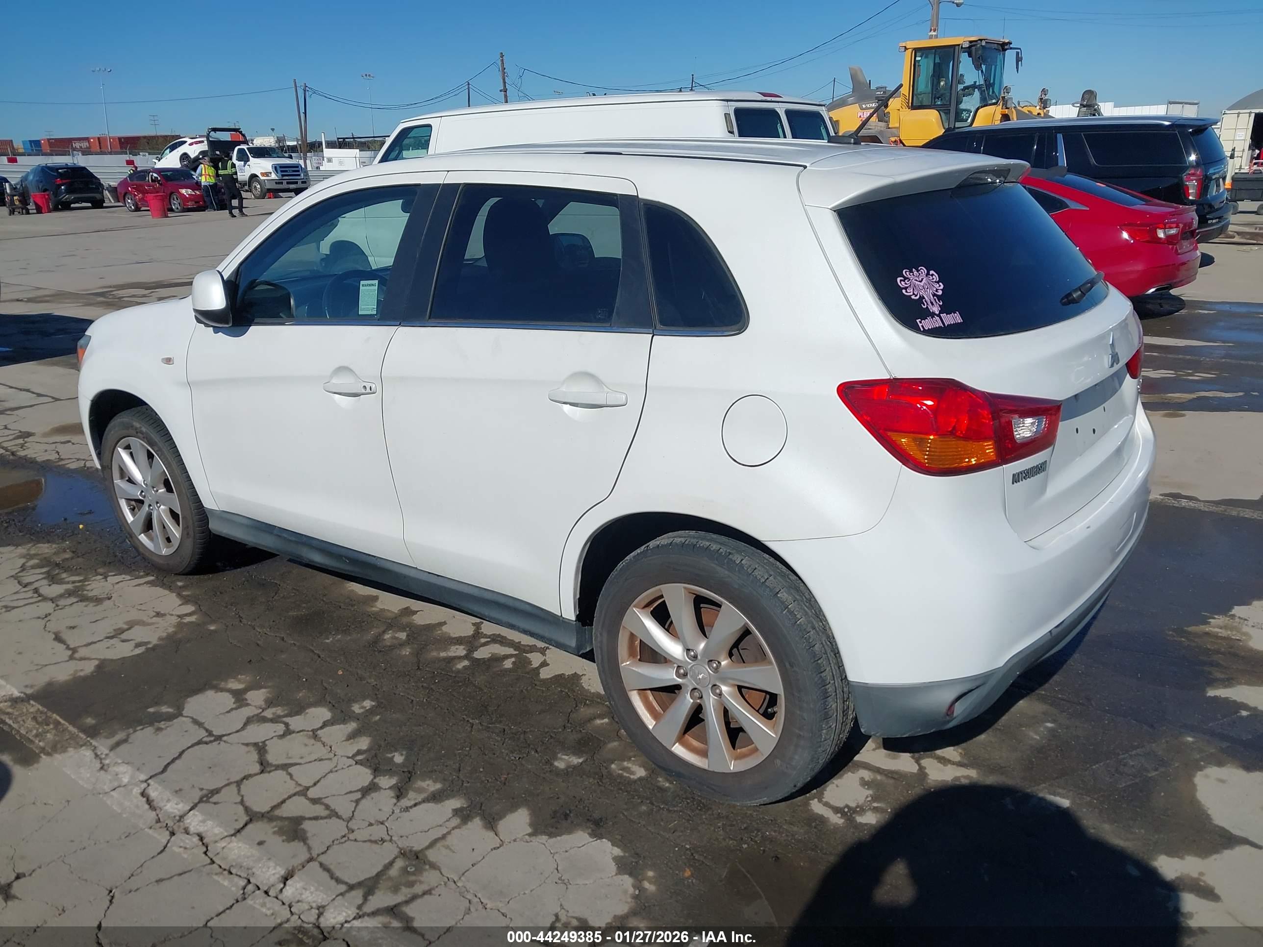 MITSUBISHI OUTLANDER image 3