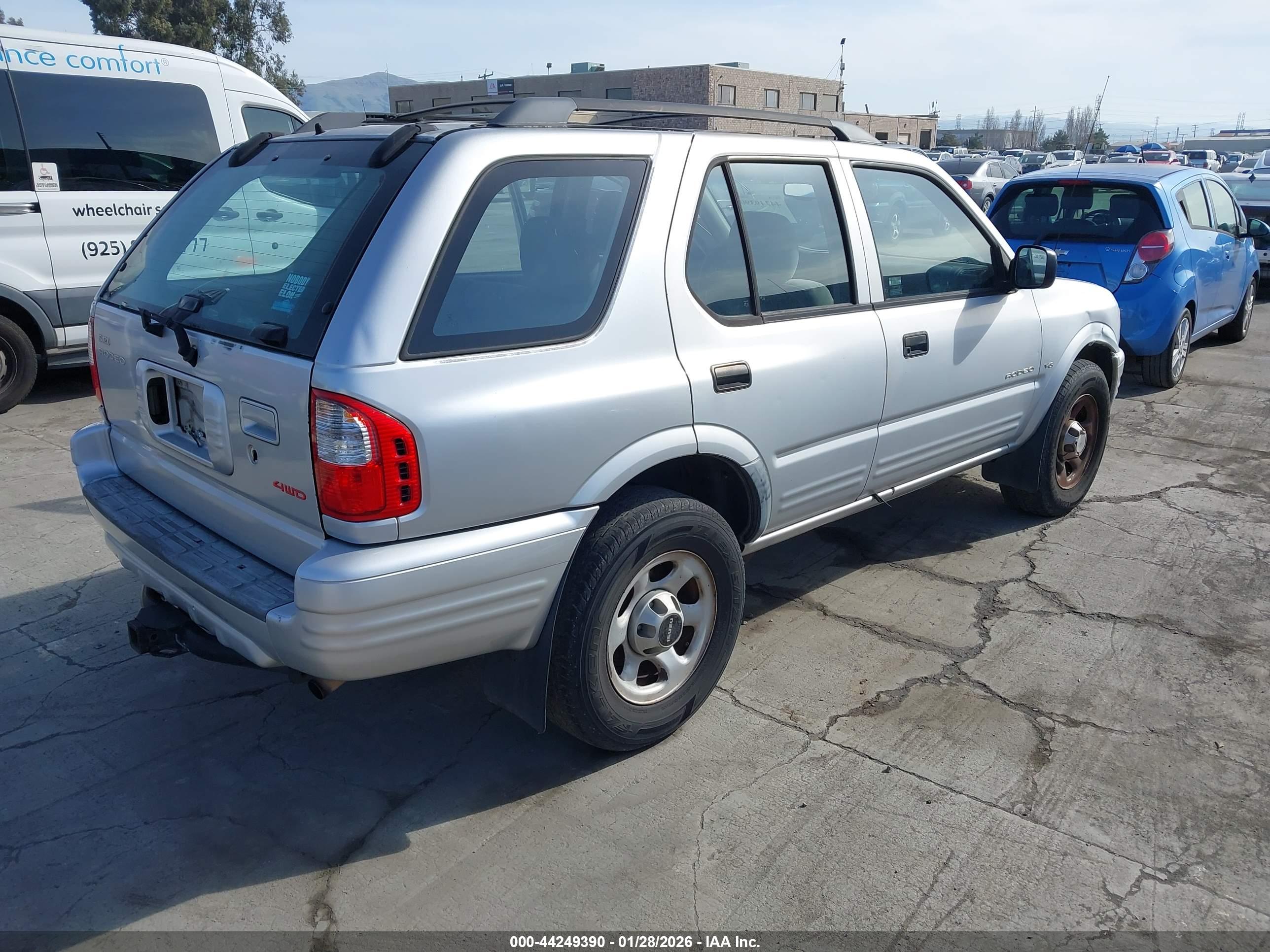 ISUZU RODEO image 4