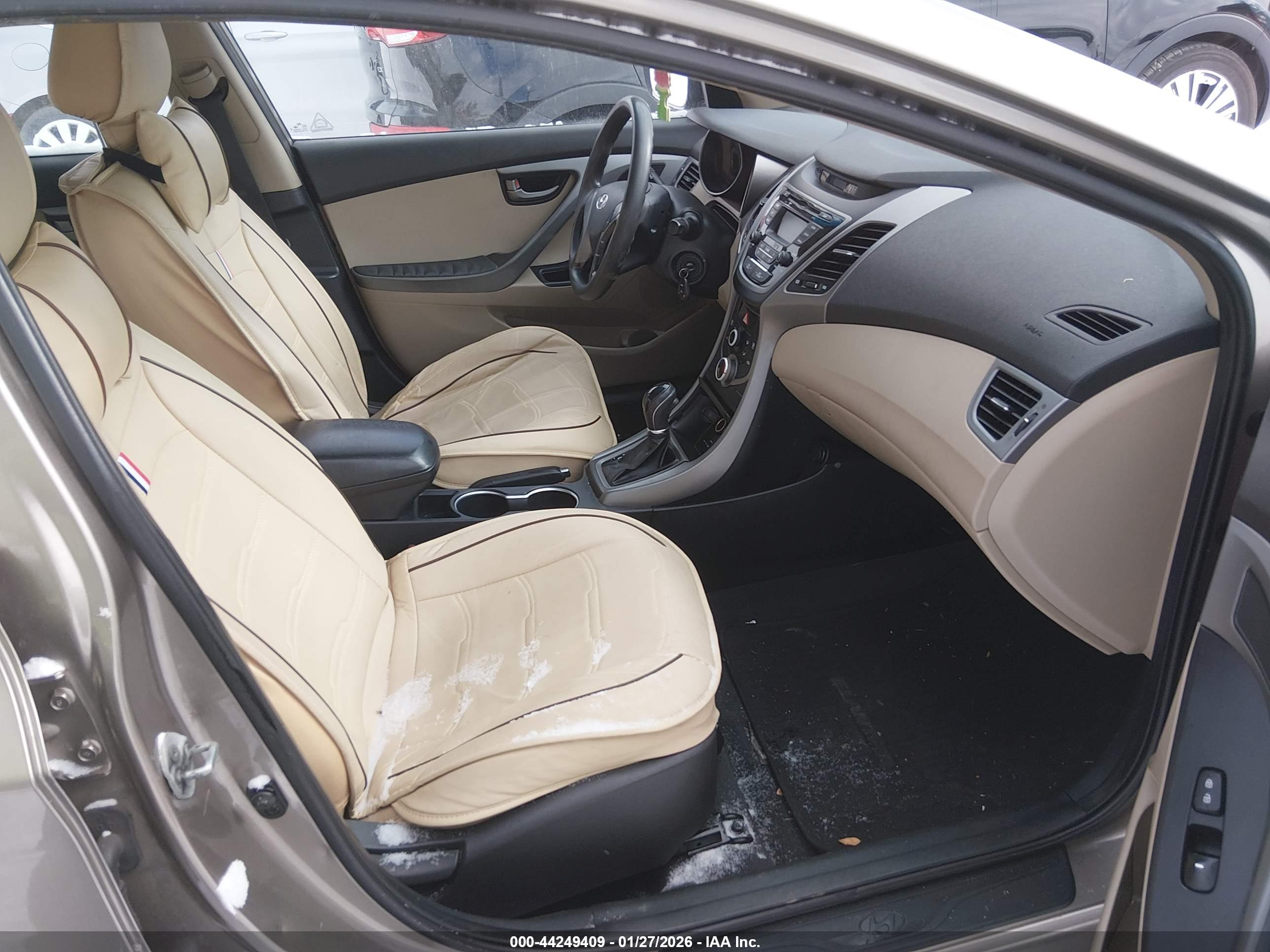 HYUNDAI ELANTRA image 5