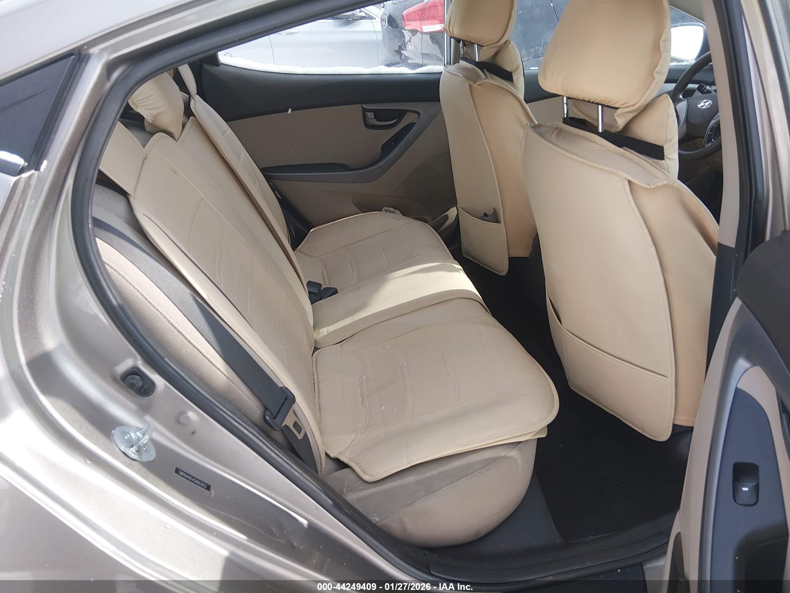 HYUNDAI ELANTRA image 8