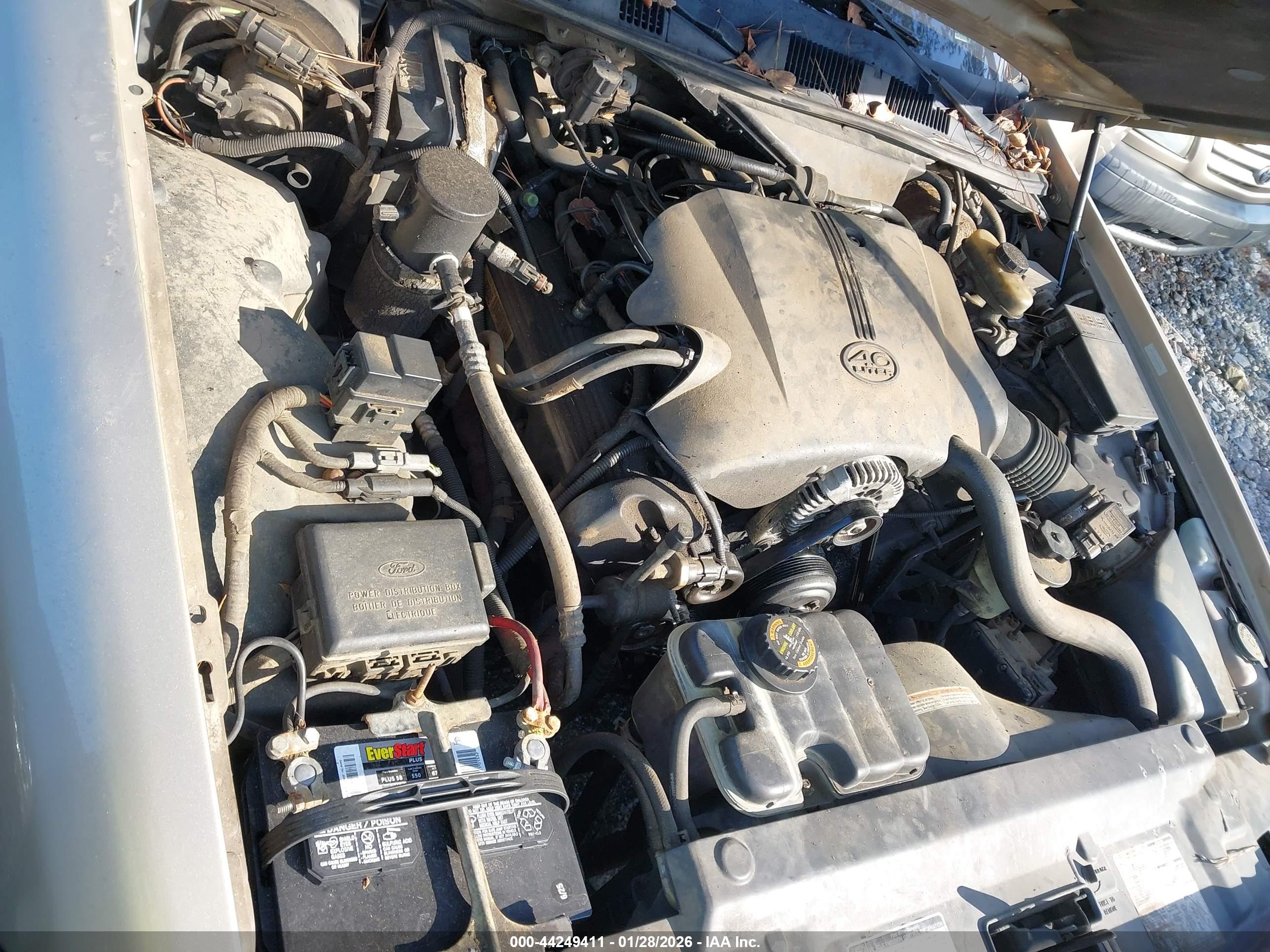 FORD CROWN image 10