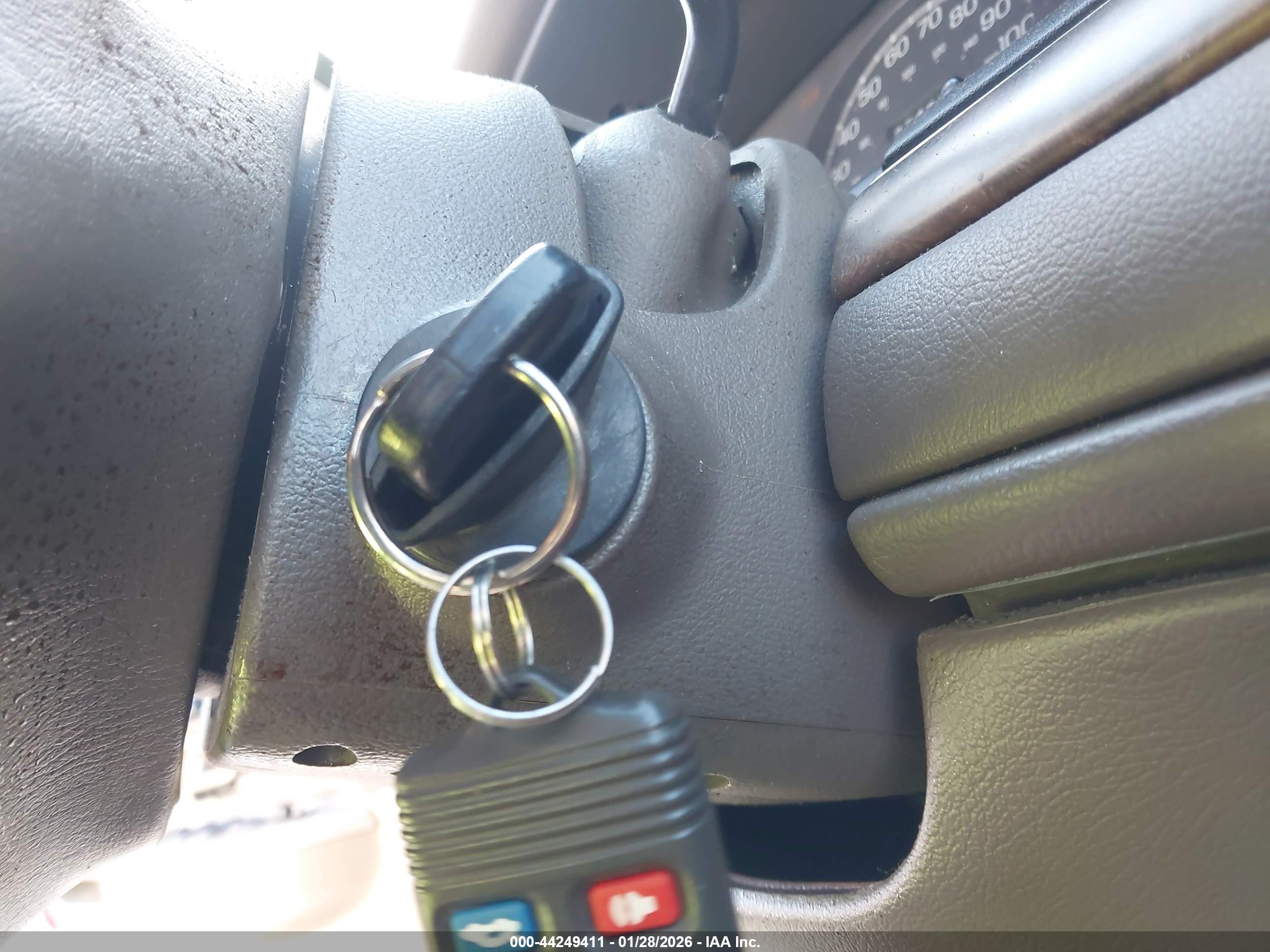 FORD CROWN image 11